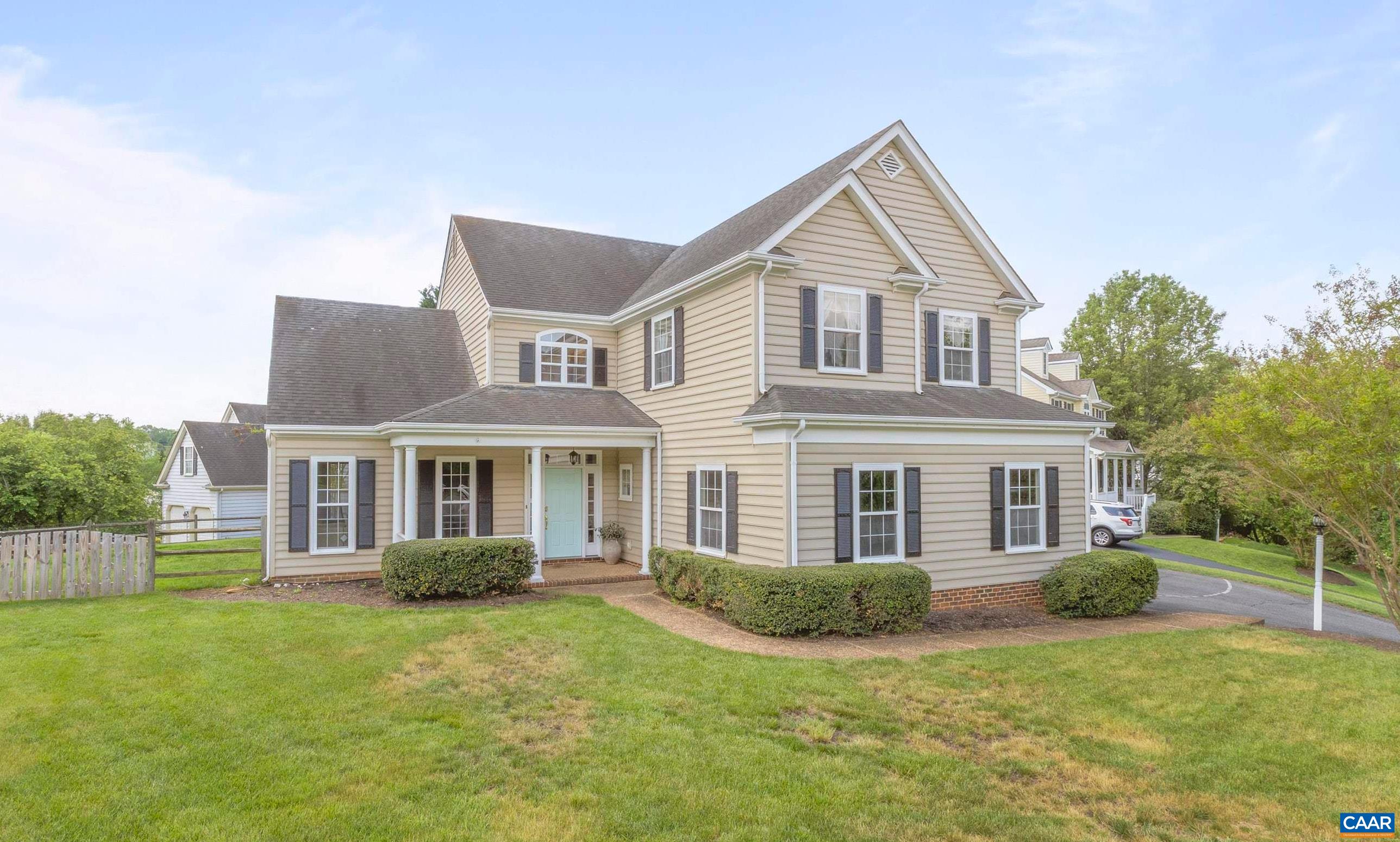 989 CLEARFIELDS LN