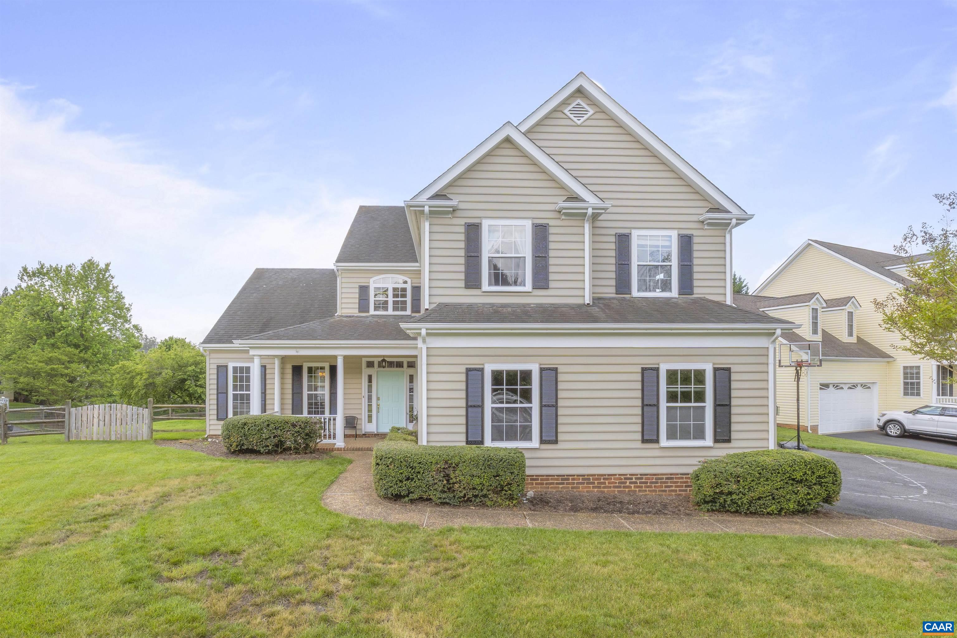989 CLEARFIELDS LN