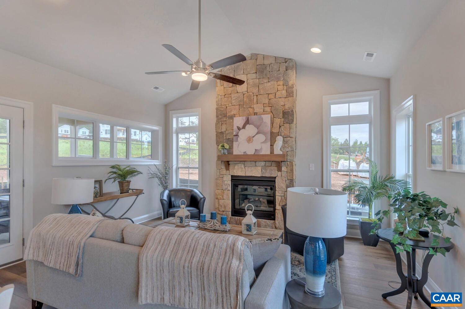 1261 FARROW DR