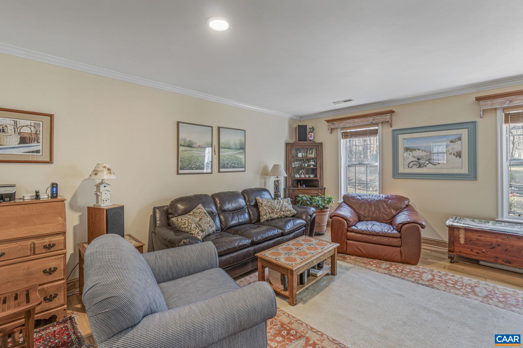 795 EGLINTON LN