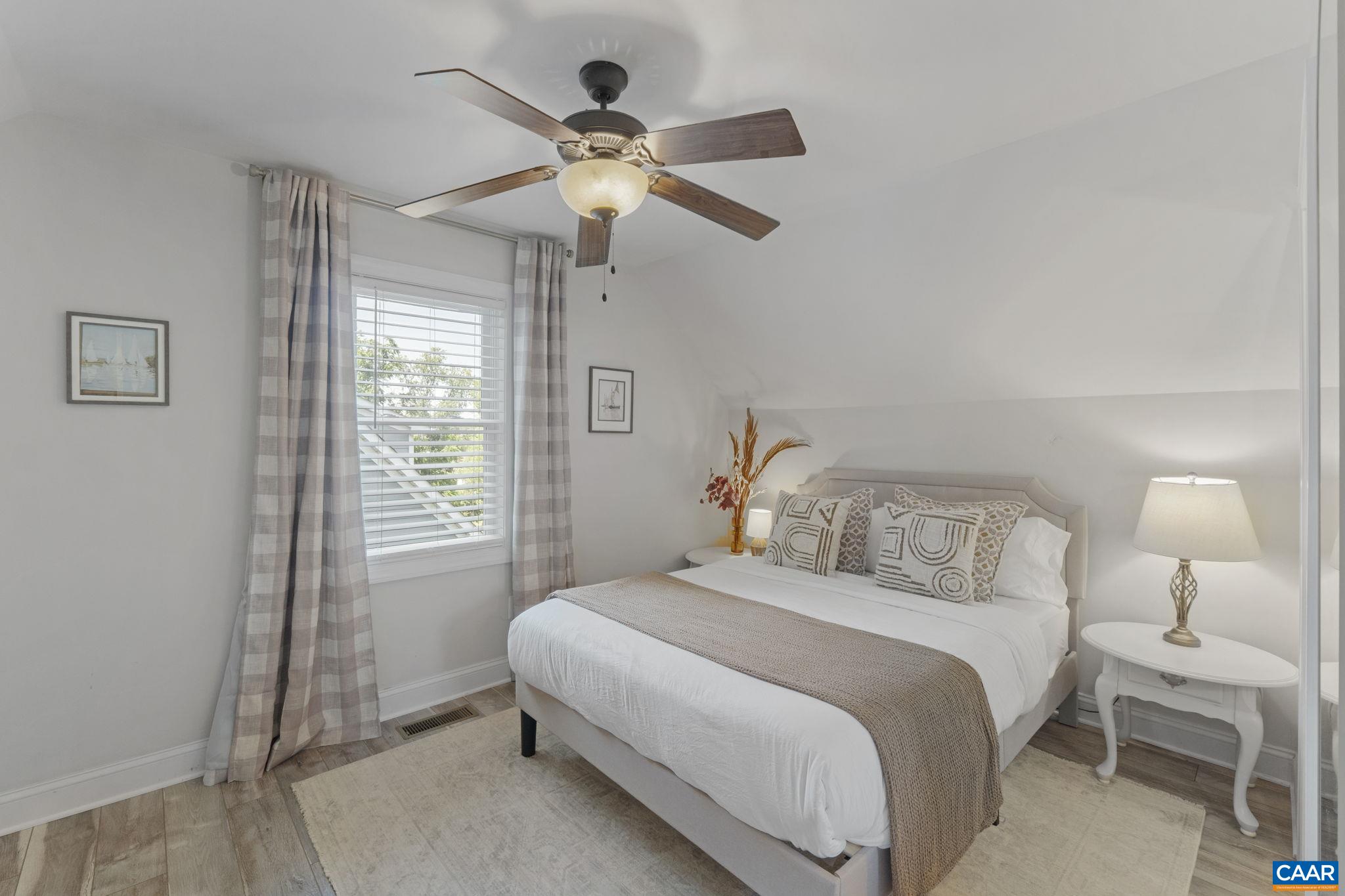 1012 LOCUST LN