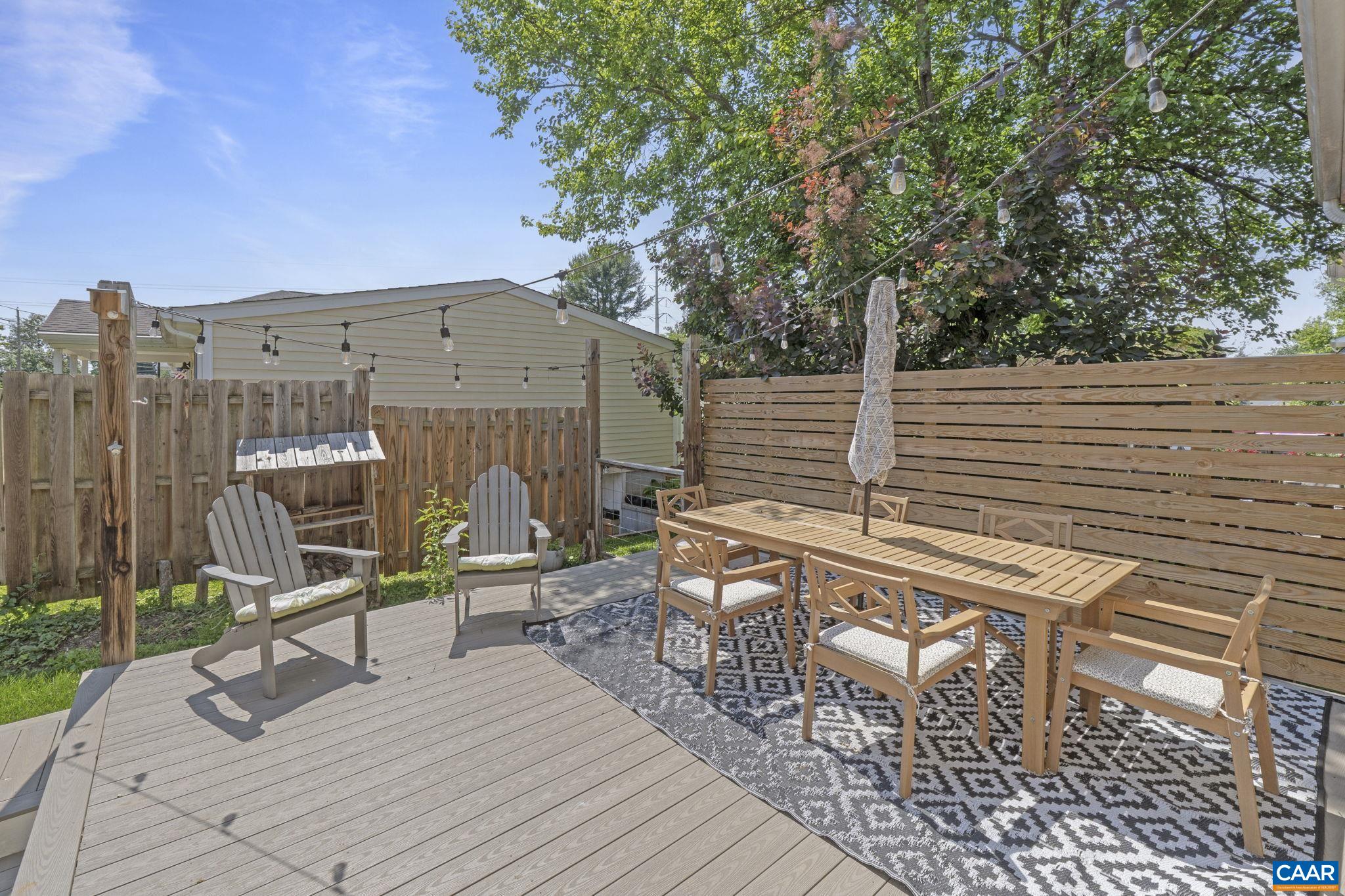 1012 LOCUST LN
