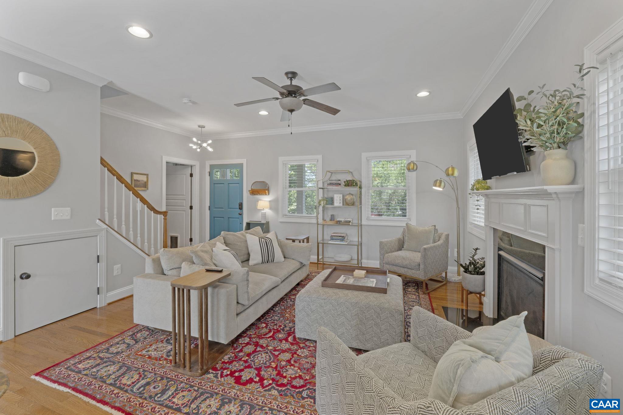 1012 LOCUST LN