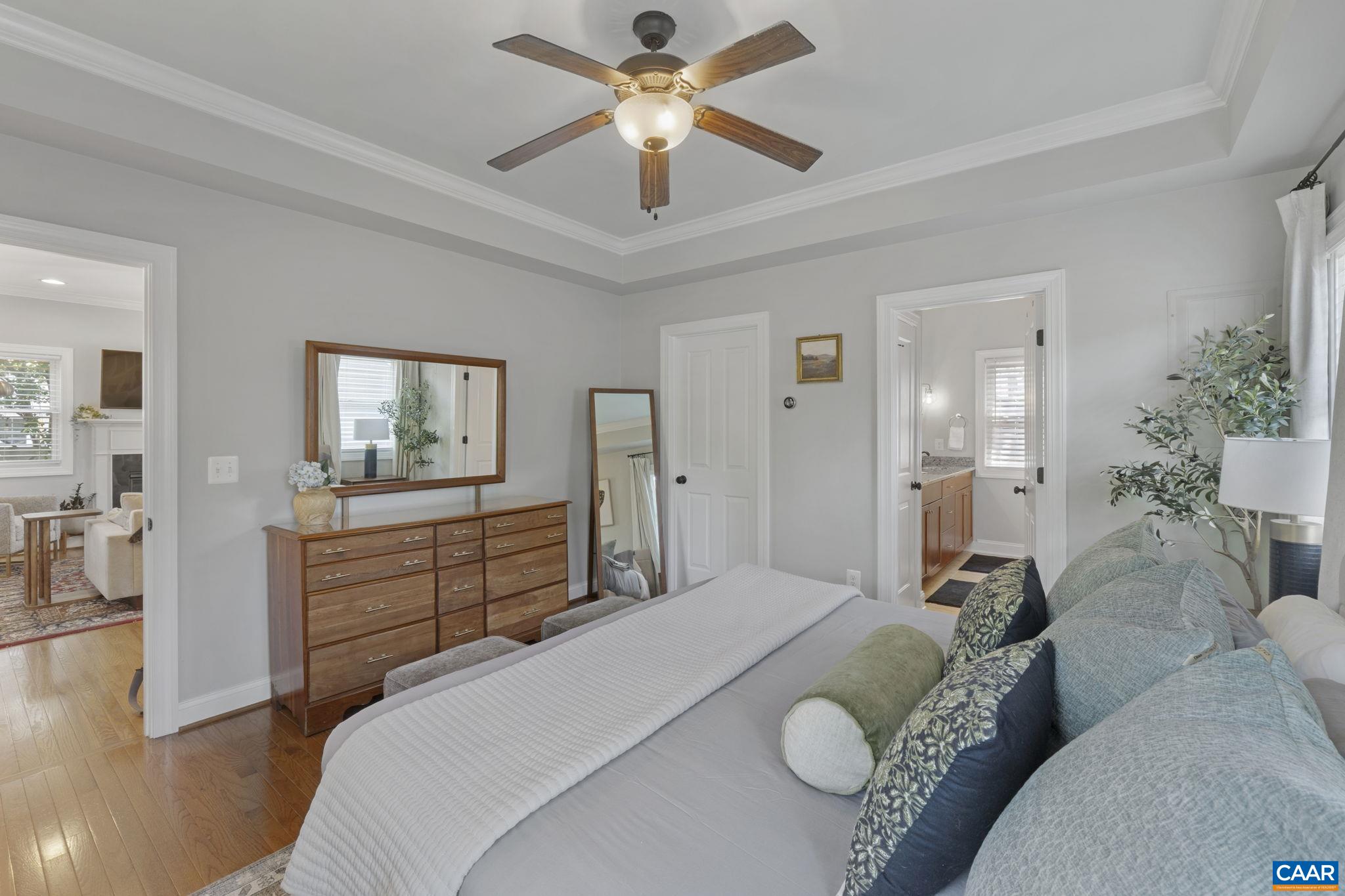 1012 LOCUST LN