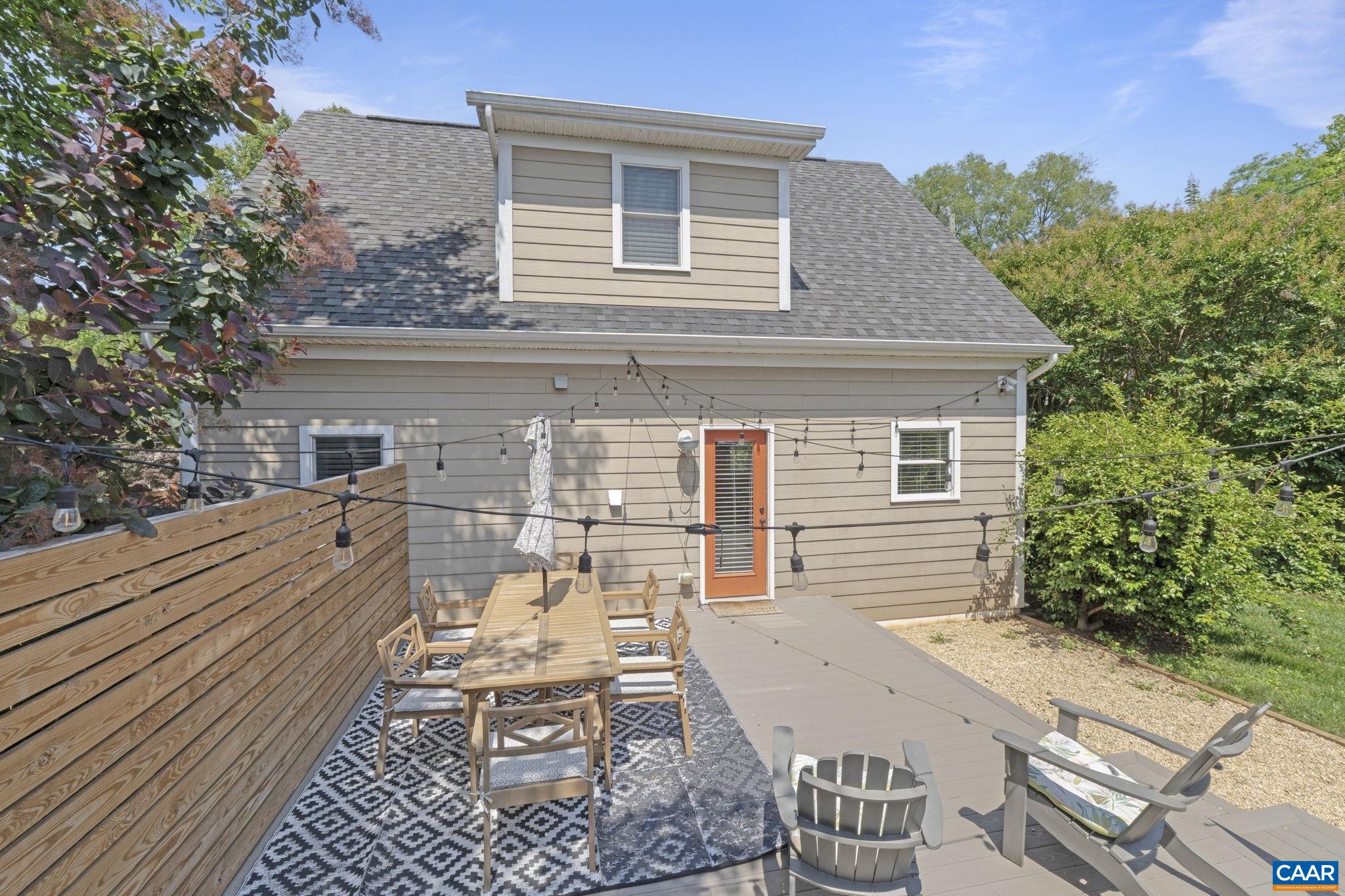 1012 LOCUST LN