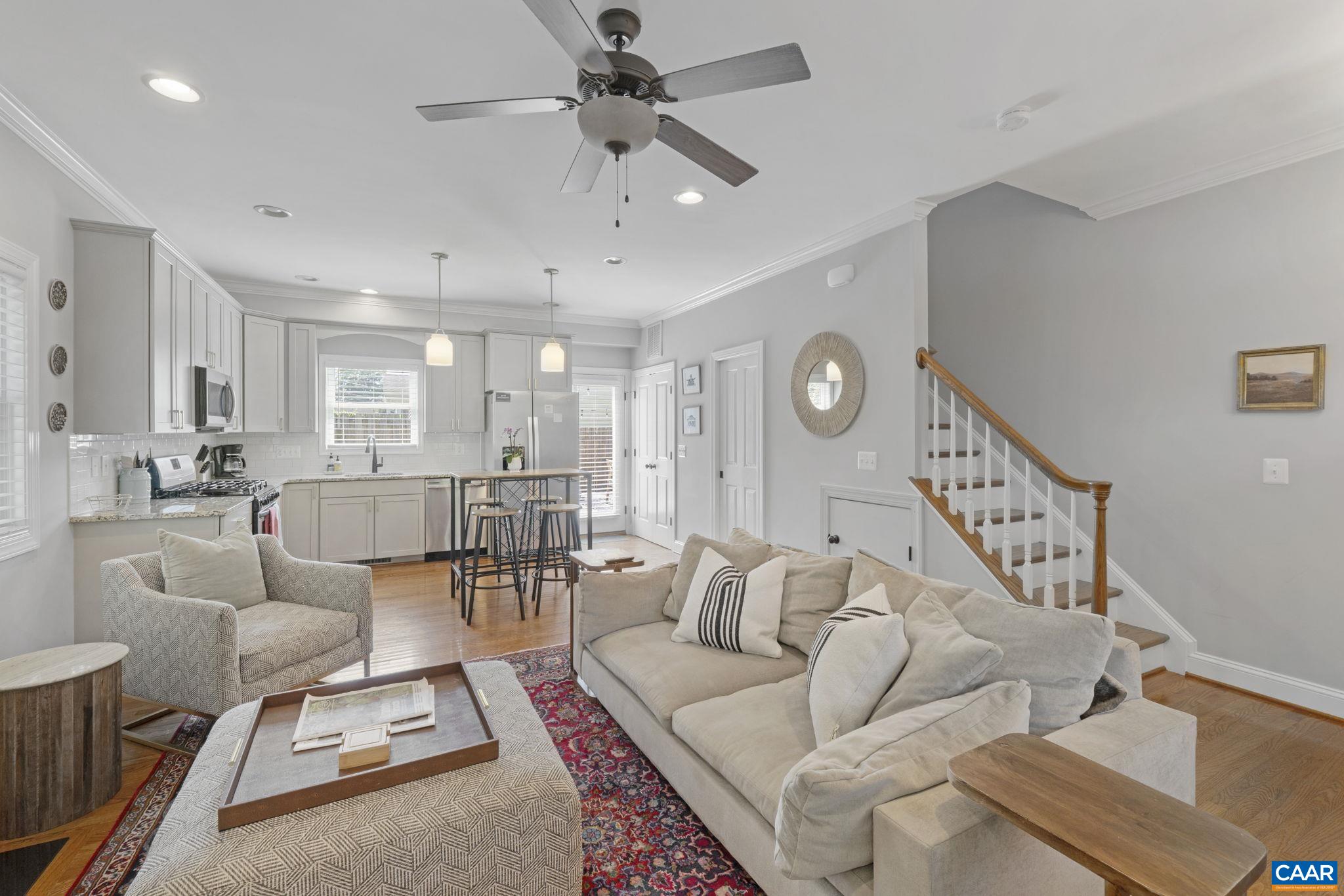 1012 LOCUST LN