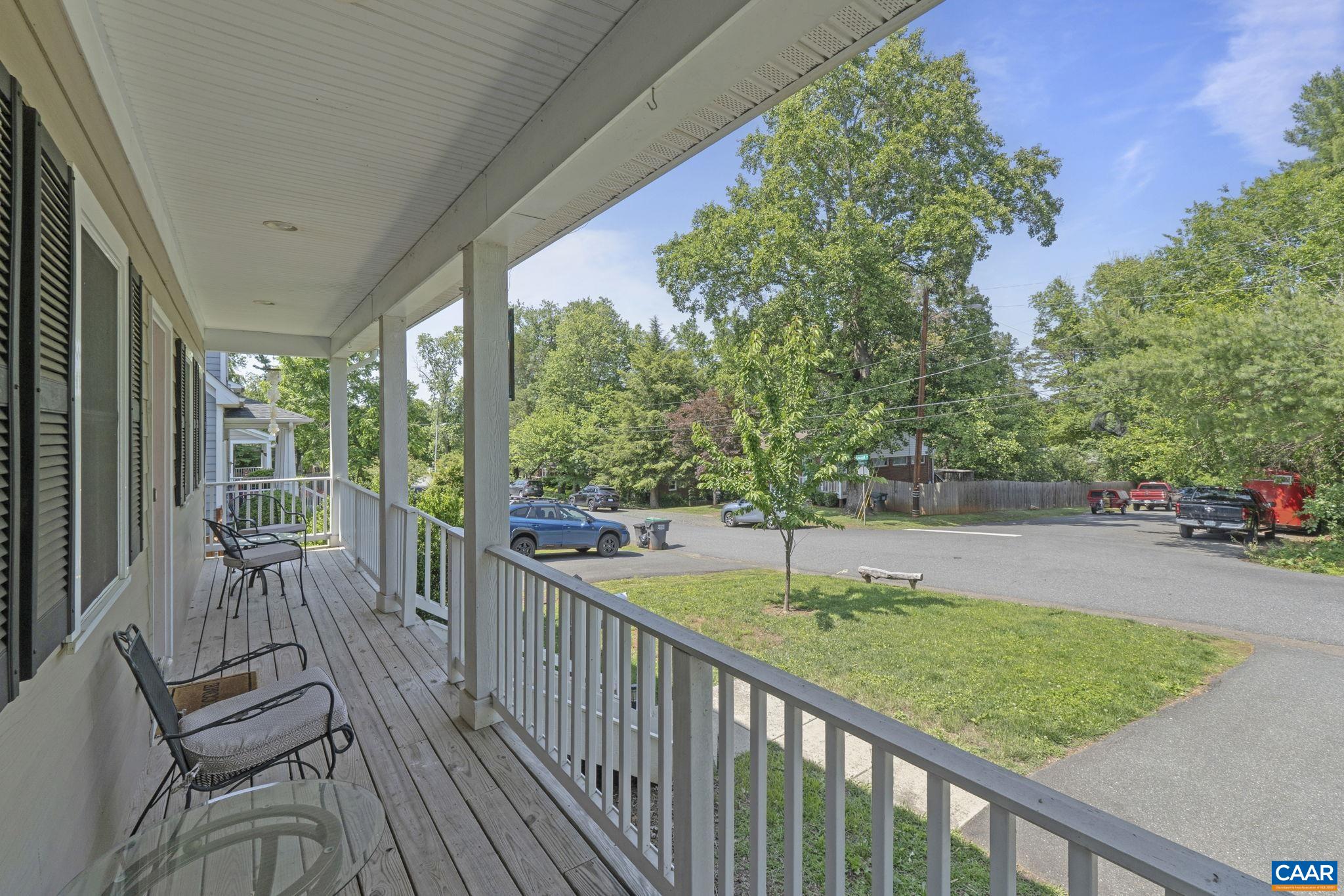 1012 LOCUST LN