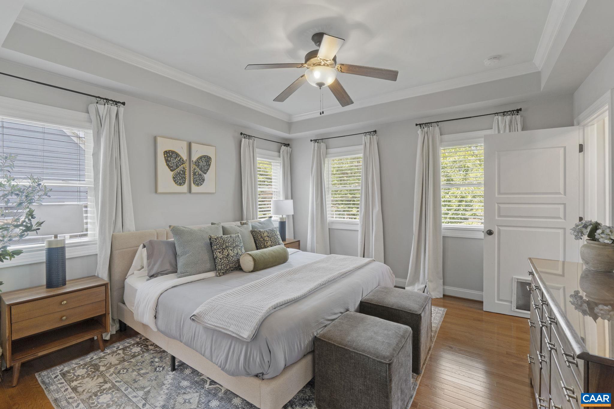1012 LOCUST LN