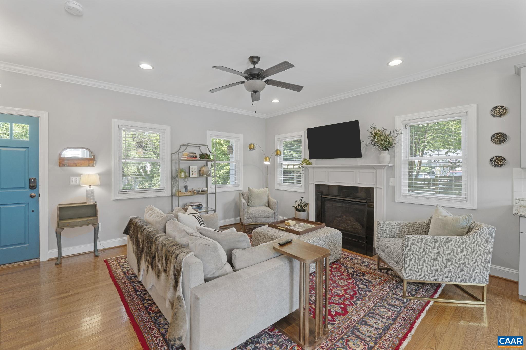 1012 LOCUST LN