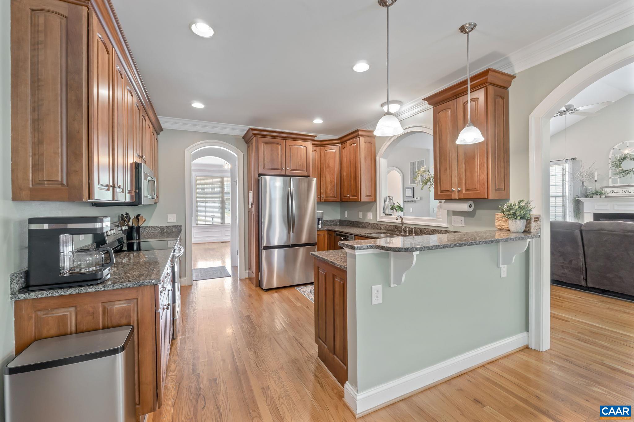 38 WAVERLY CT