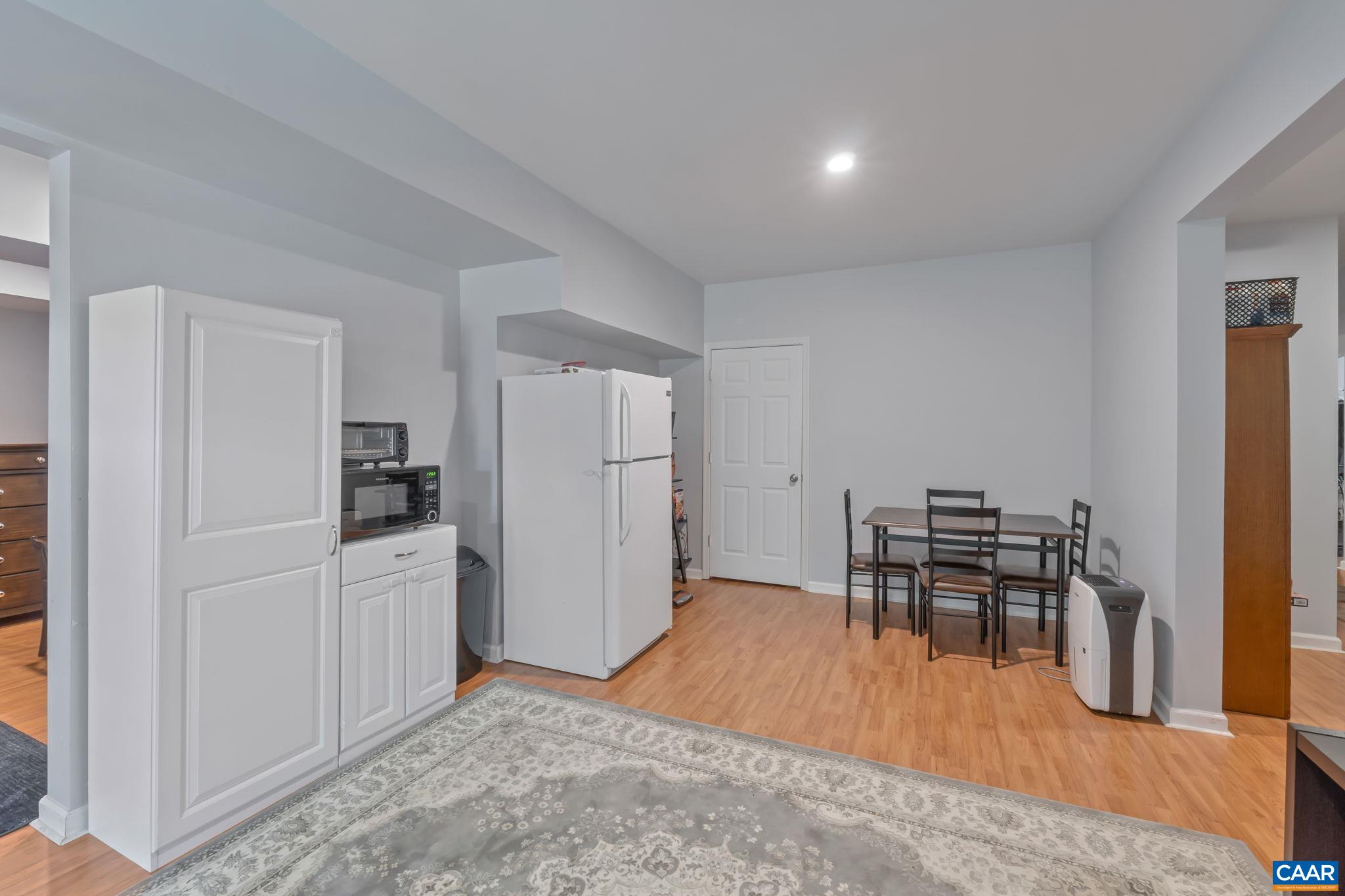 38 WAVERLY CT