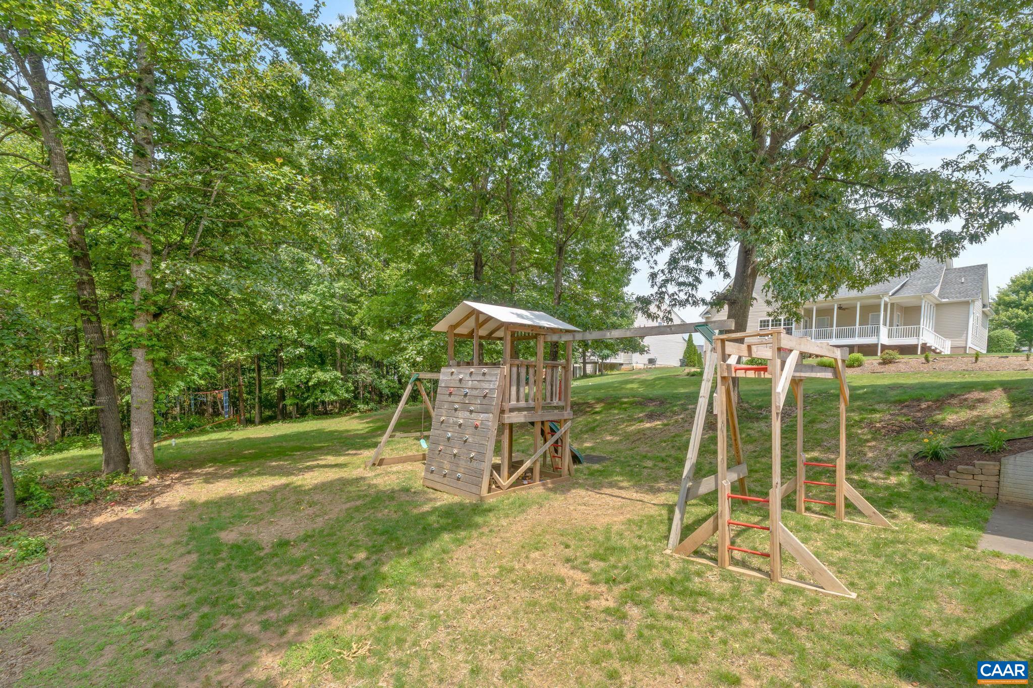 38 WAVERLY CT