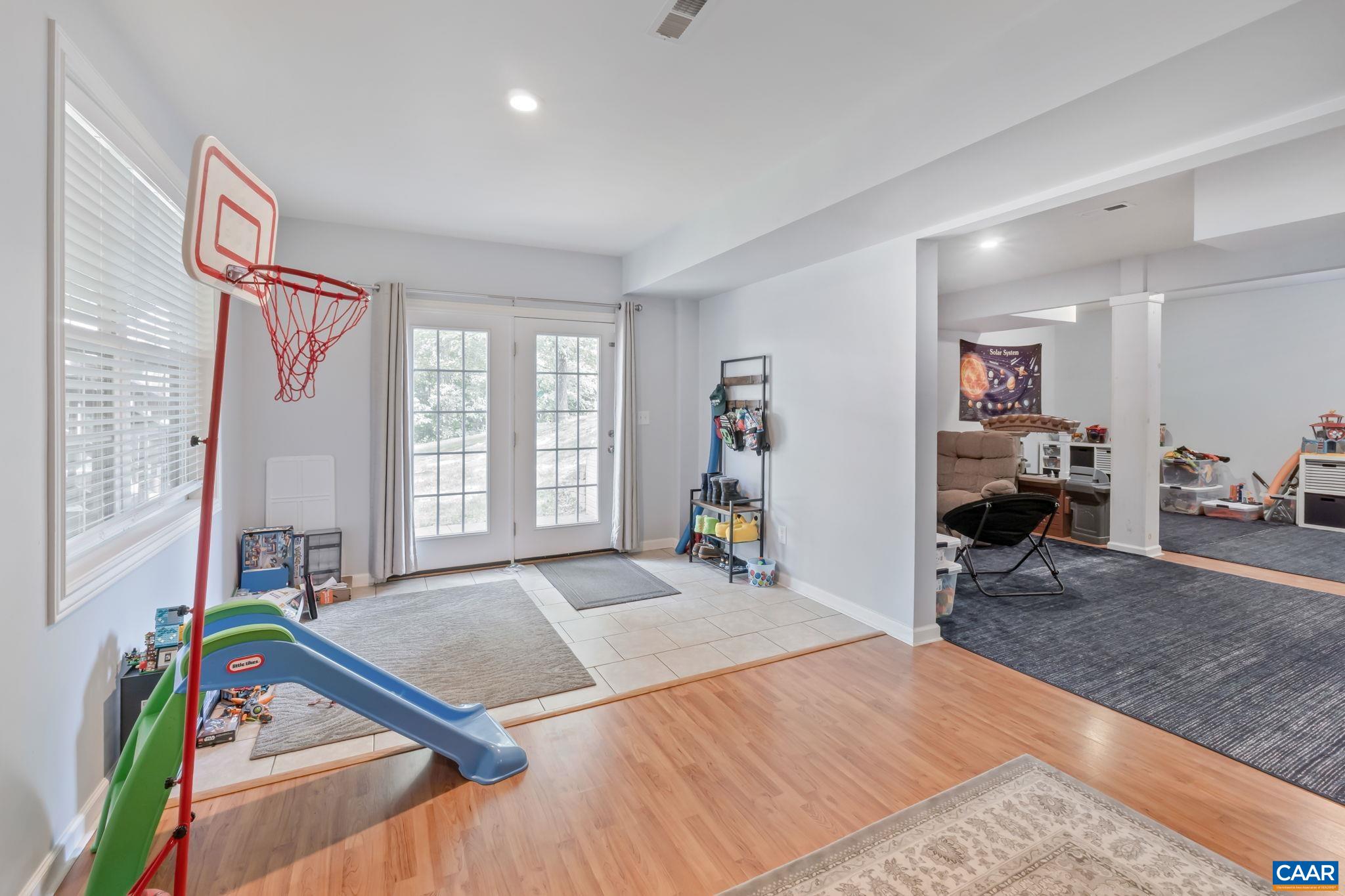 38 WAVERLY CT