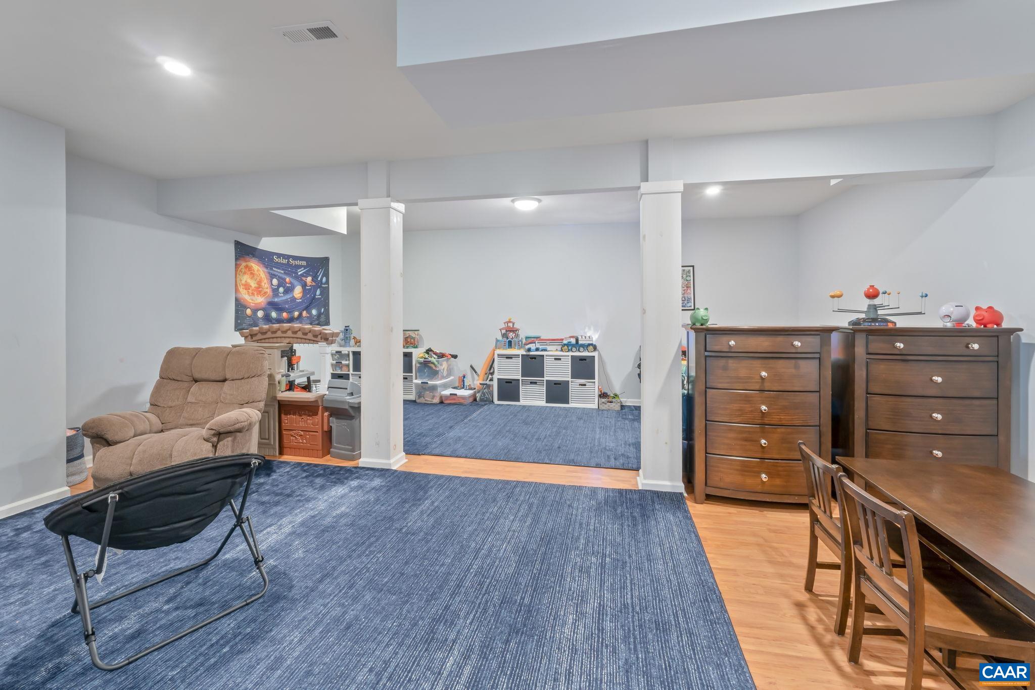 38 WAVERLY CT