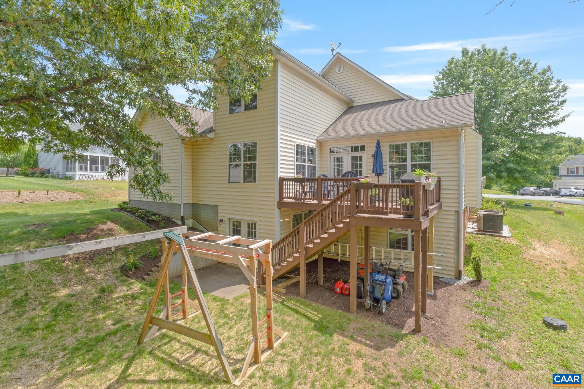 38 WAVERLY CT