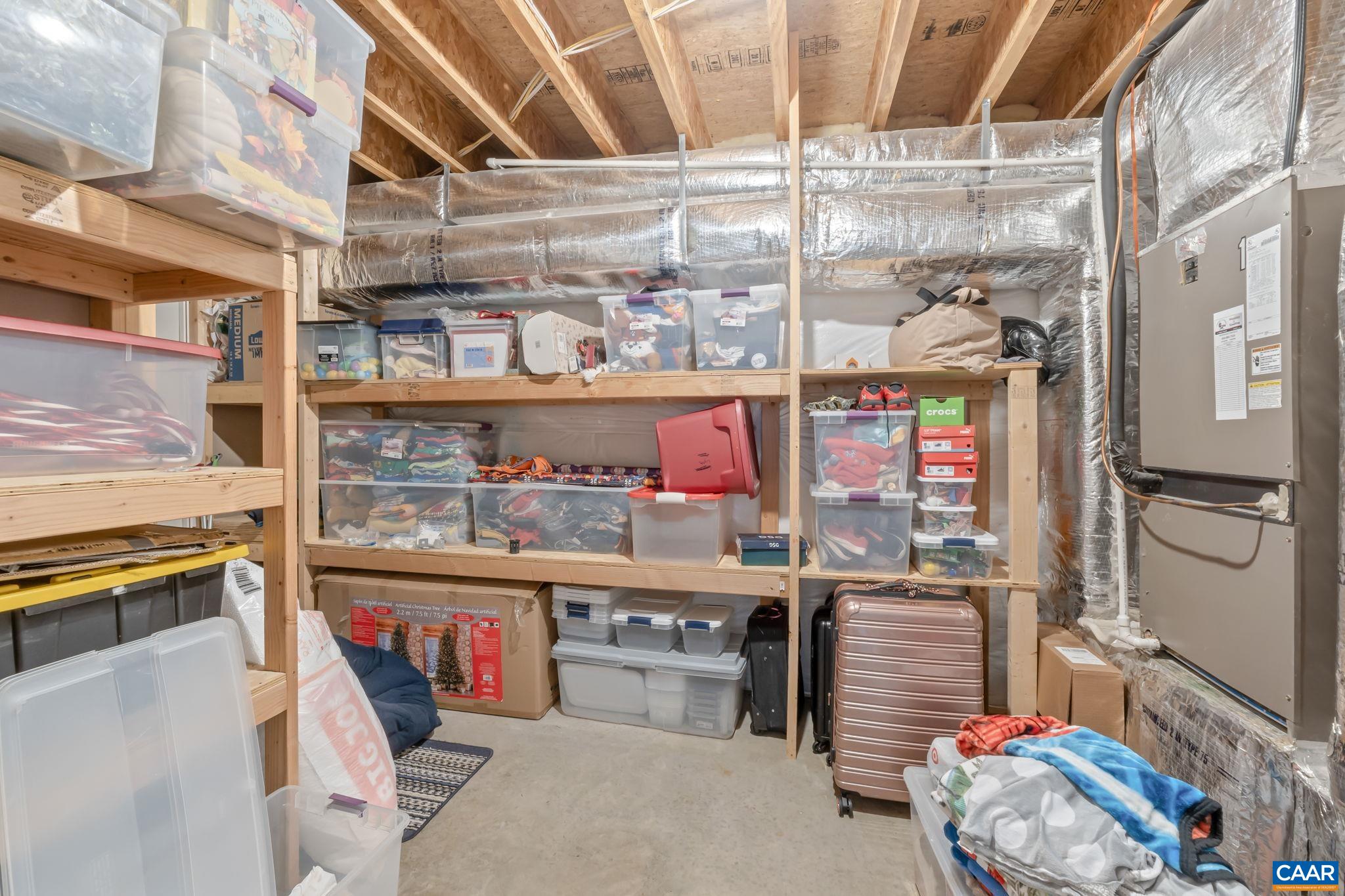 38 WAVERLY CT