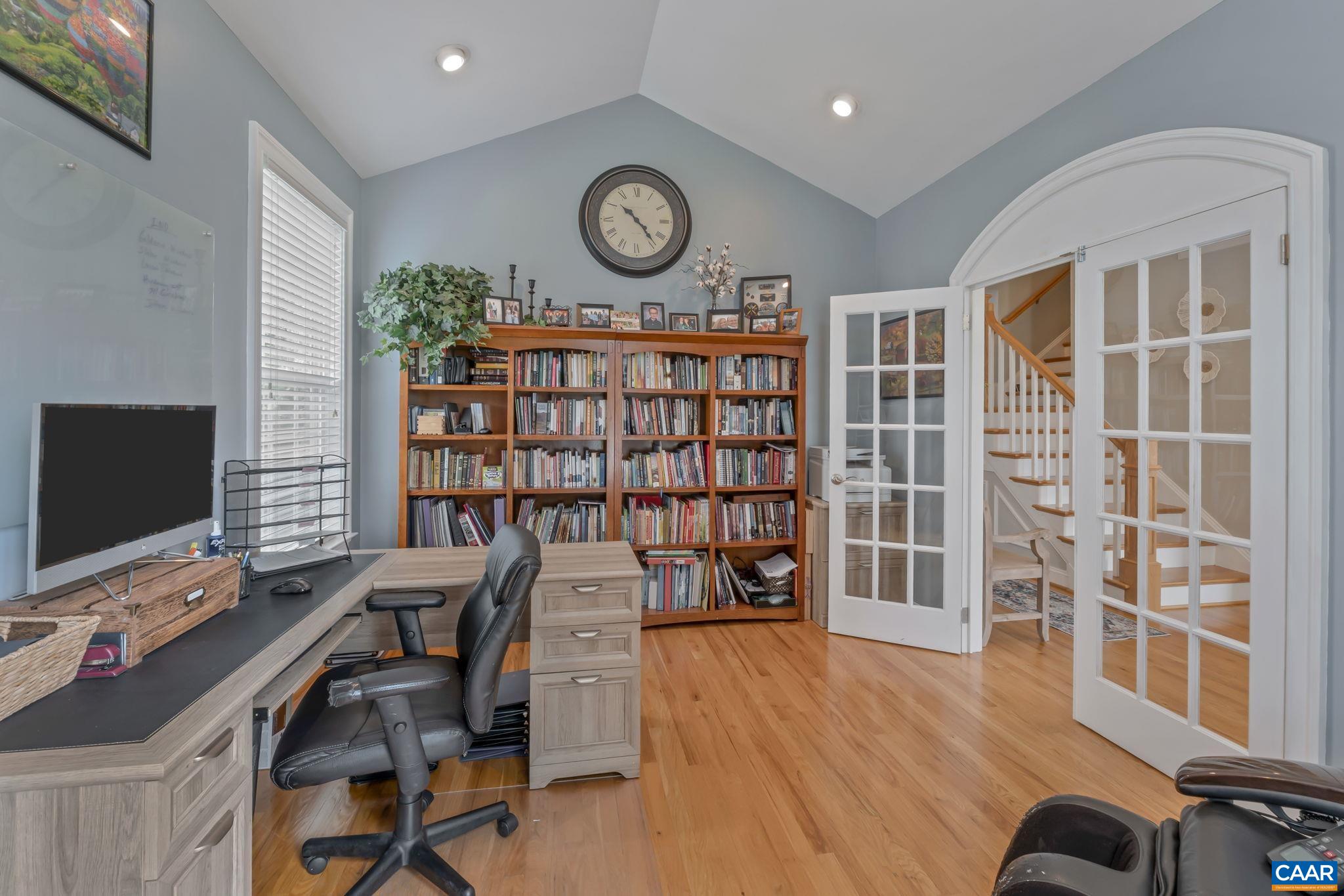 38 WAVERLY CT