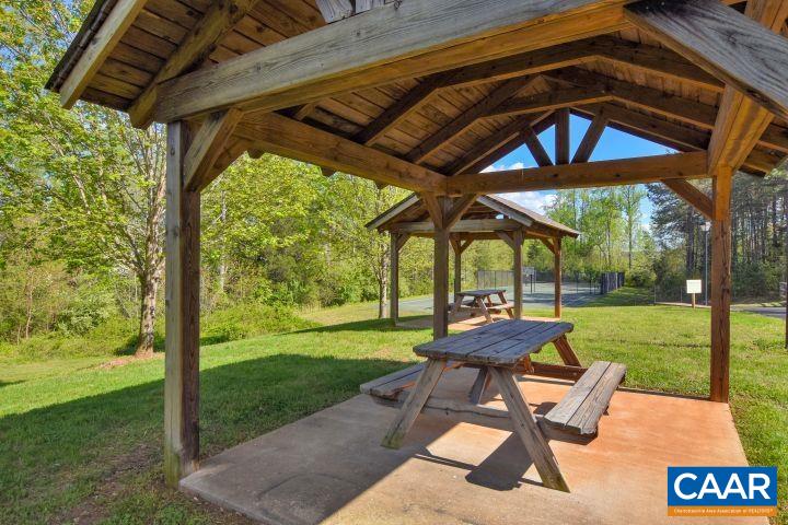 38 WAVERLY CT