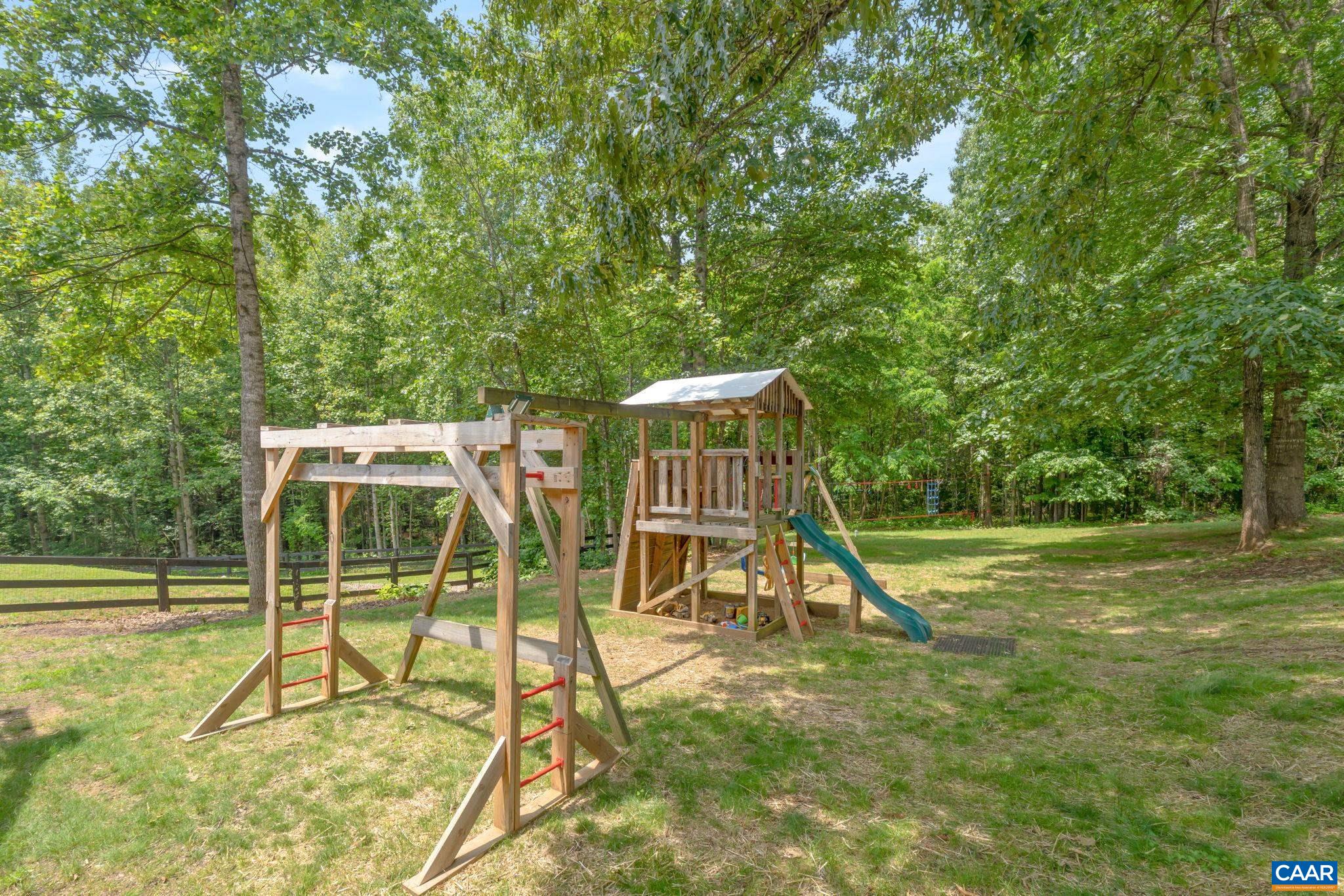 38 WAVERLY CT