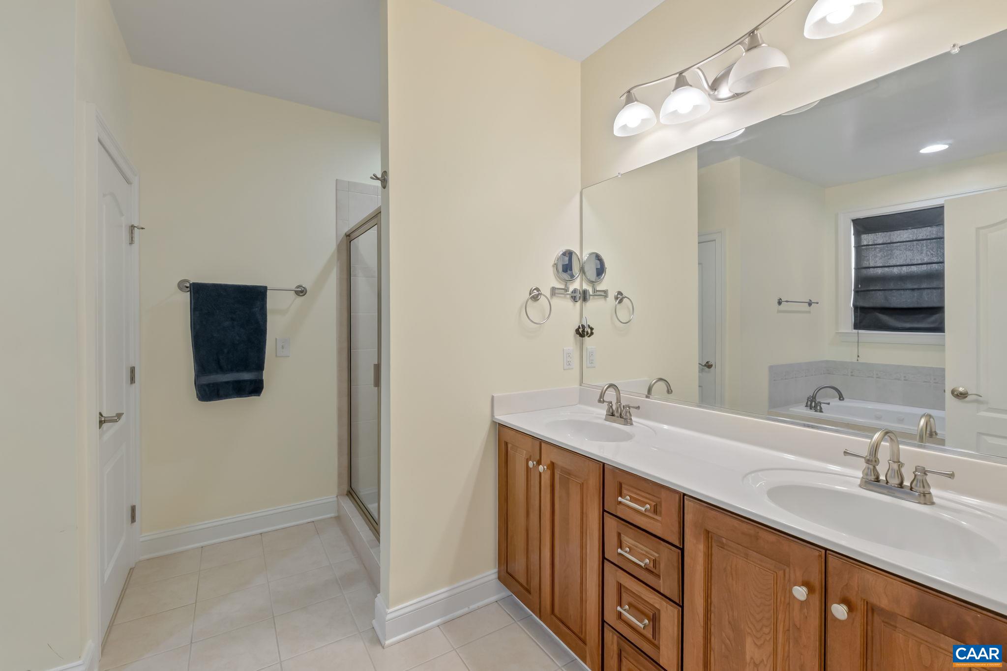 38 WAVERLY CT