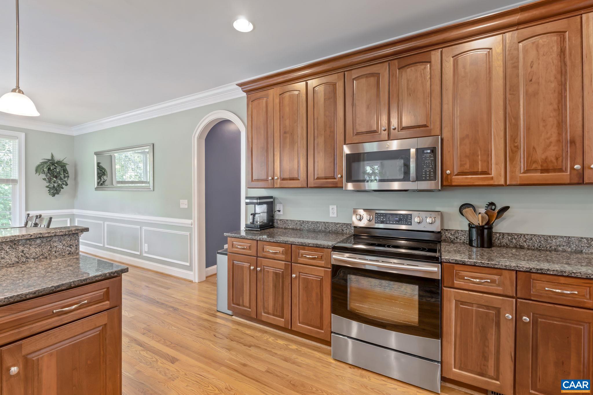 38 WAVERLY CT