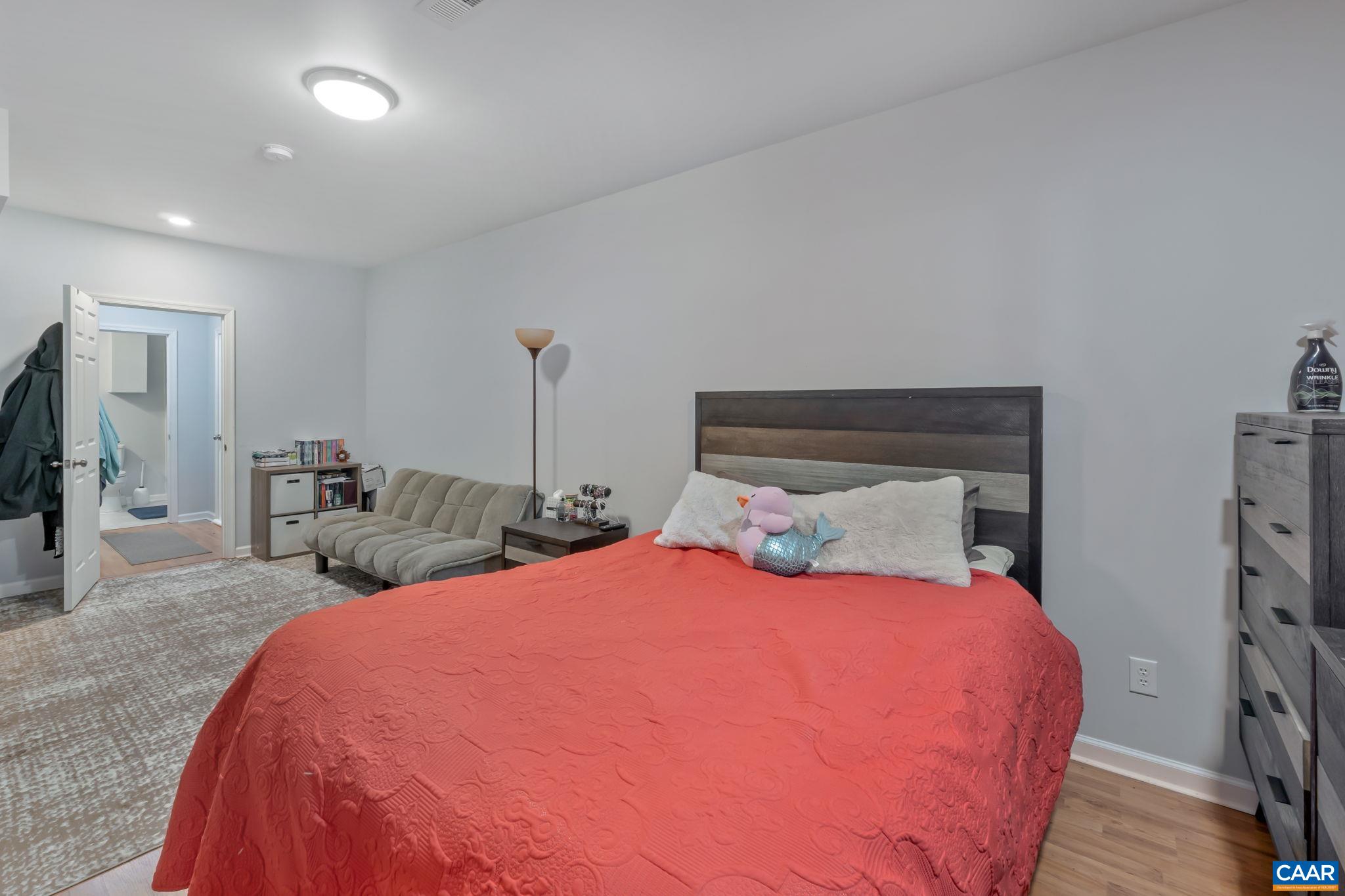 38 WAVERLY CT