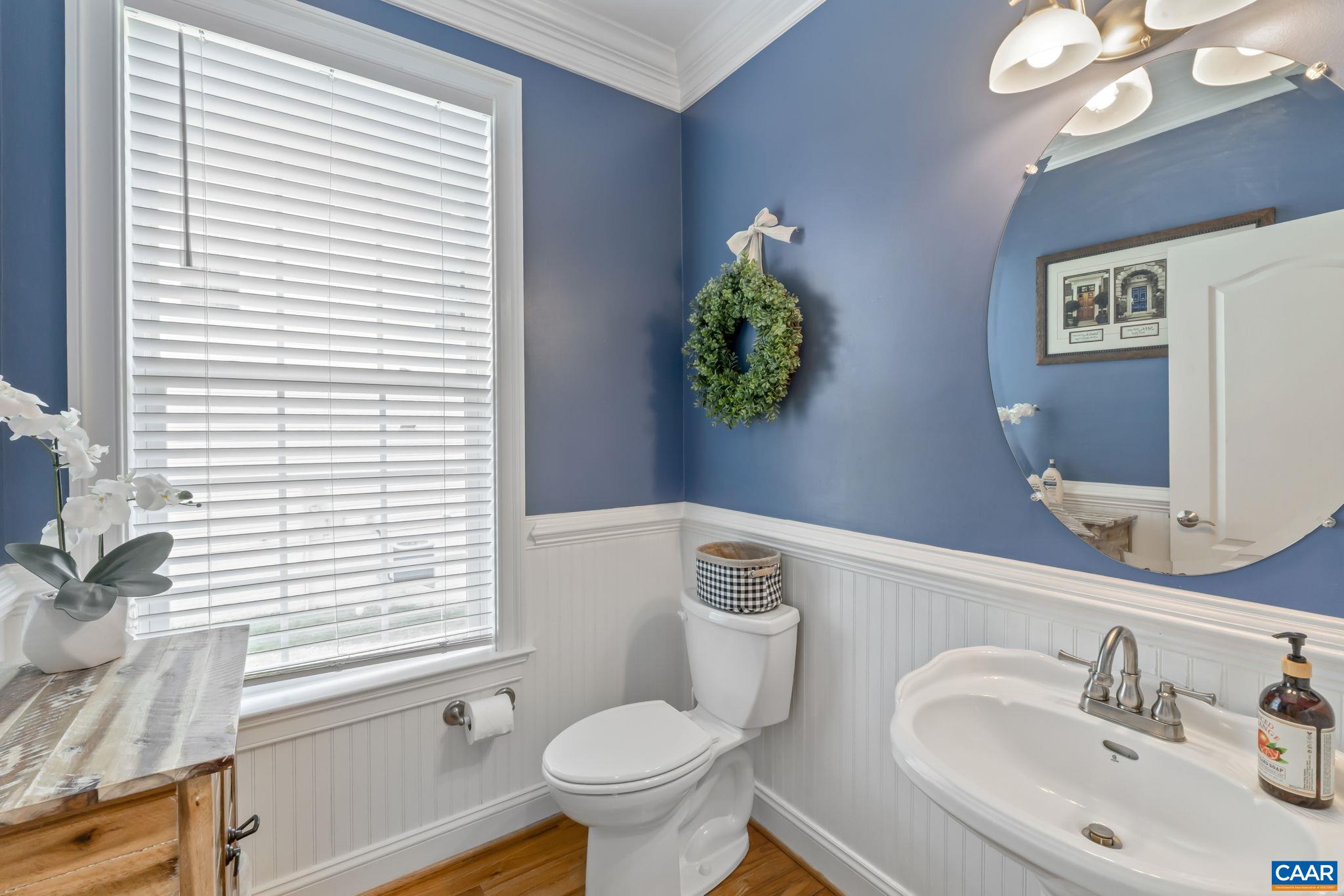 38 WAVERLY CT