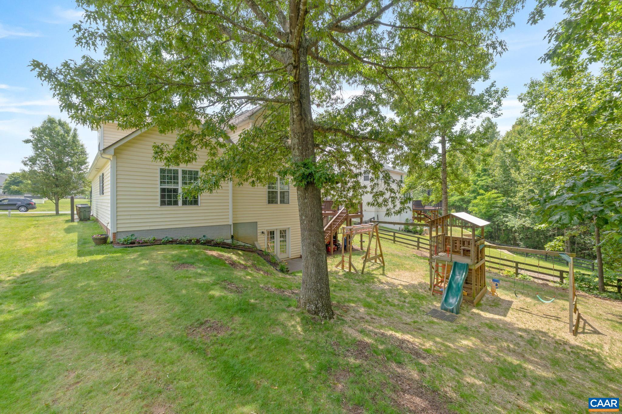 38 WAVERLY CT