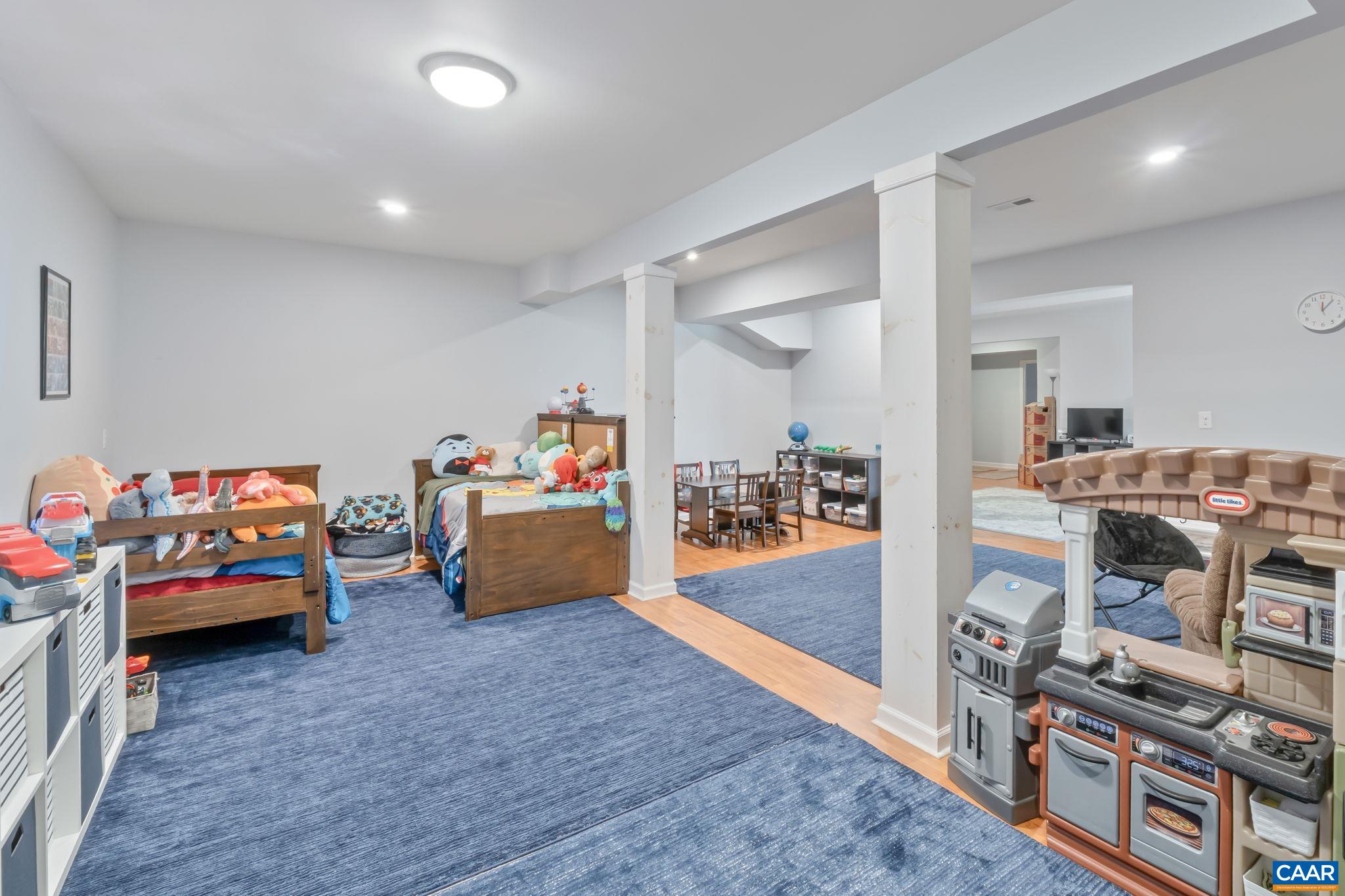 38 WAVERLY CT