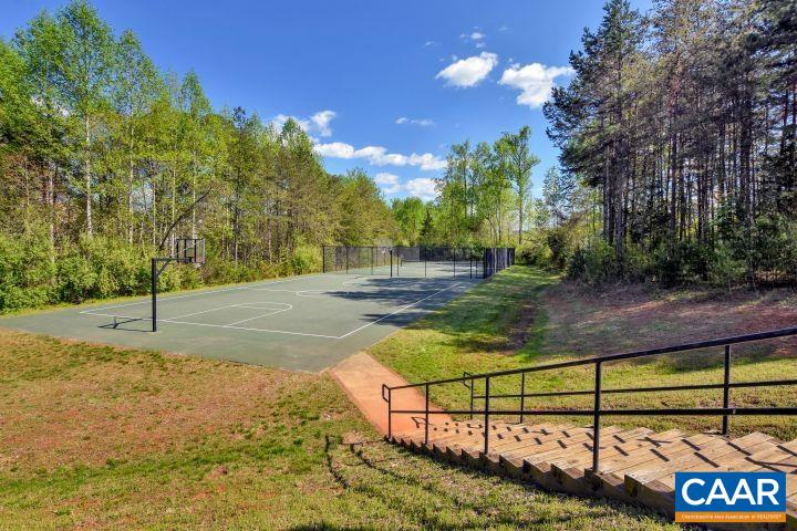 38 WAVERLY CT