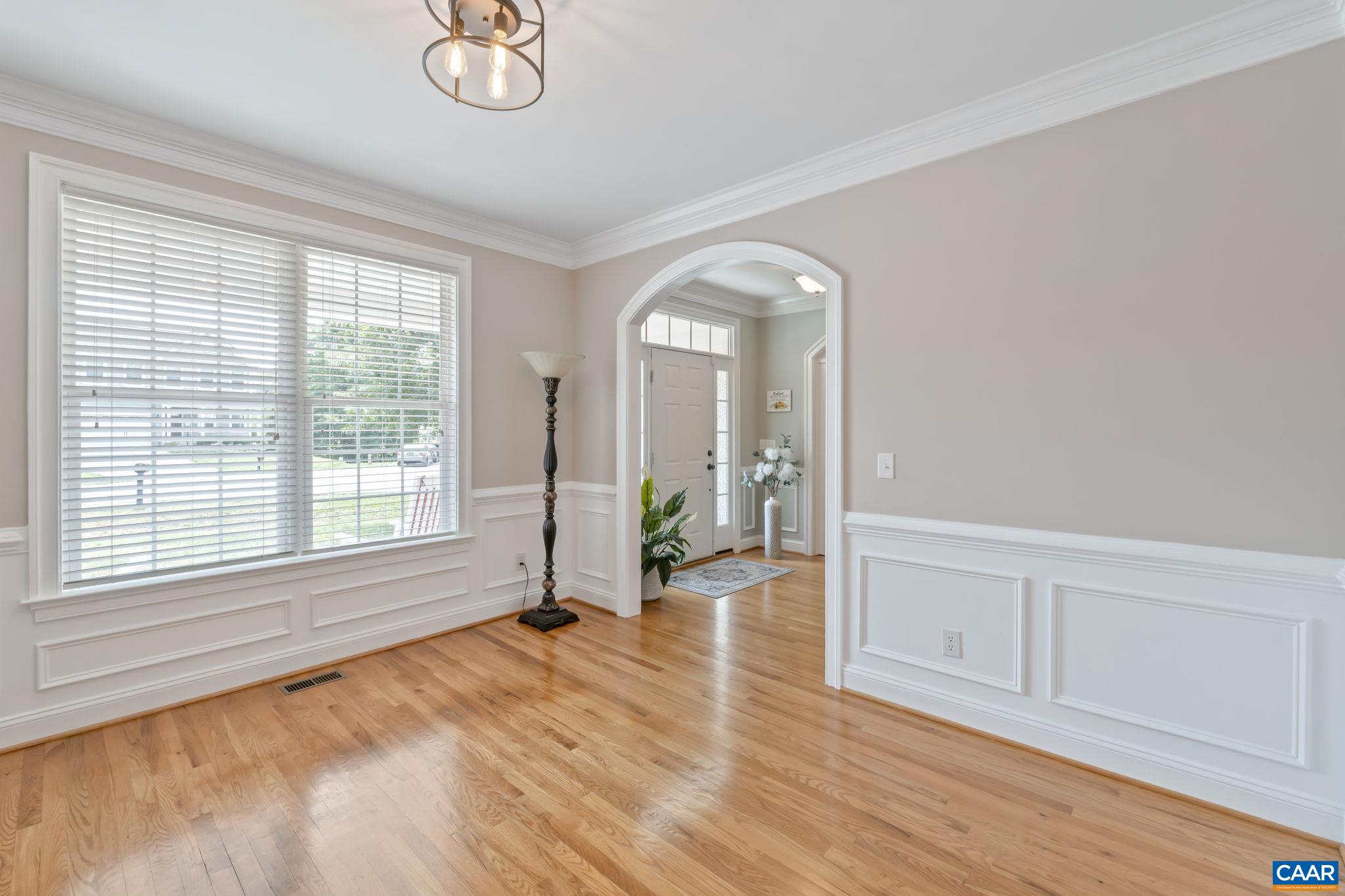 38 WAVERLY CT
