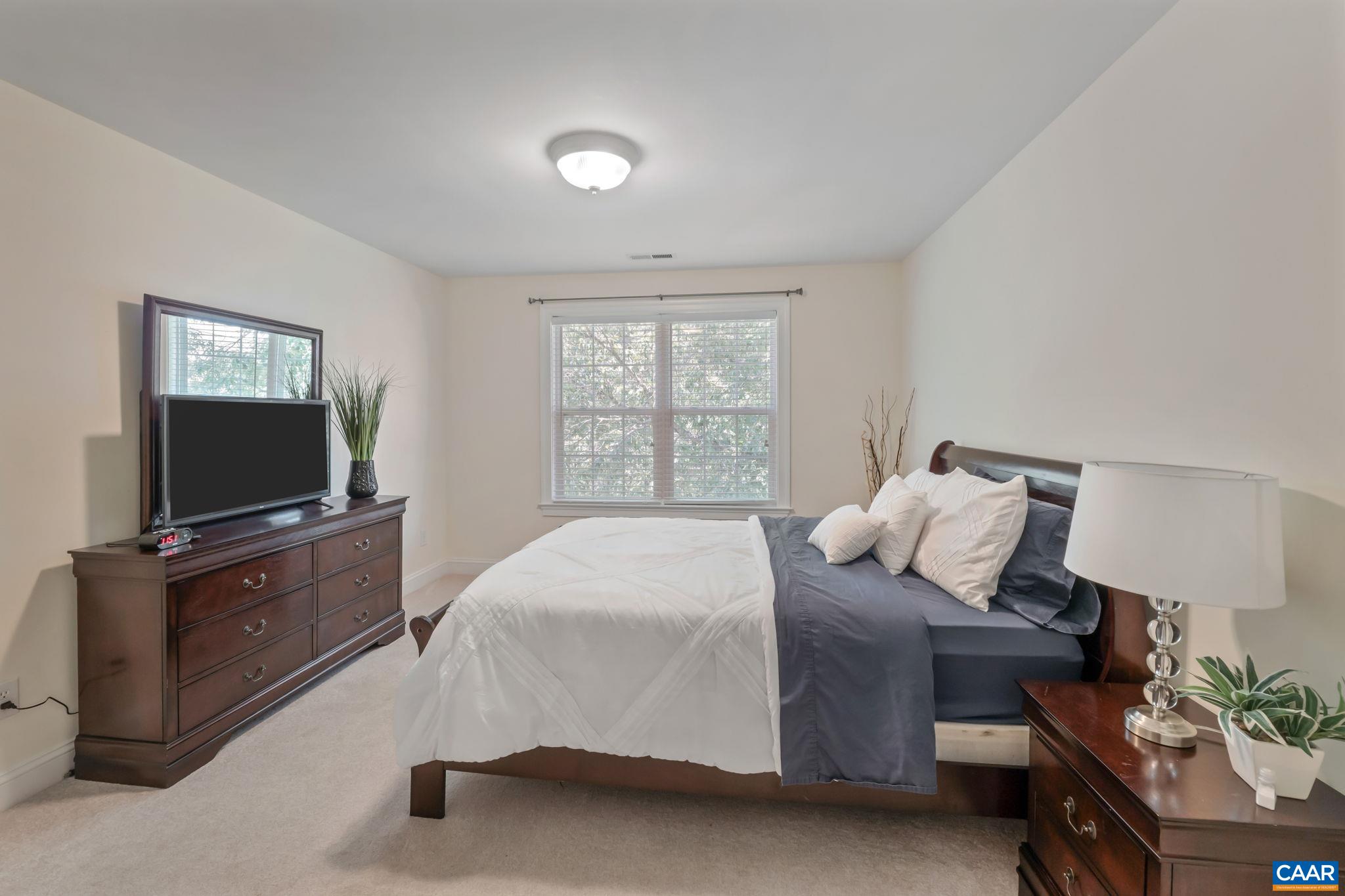 38 WAVERLY CT