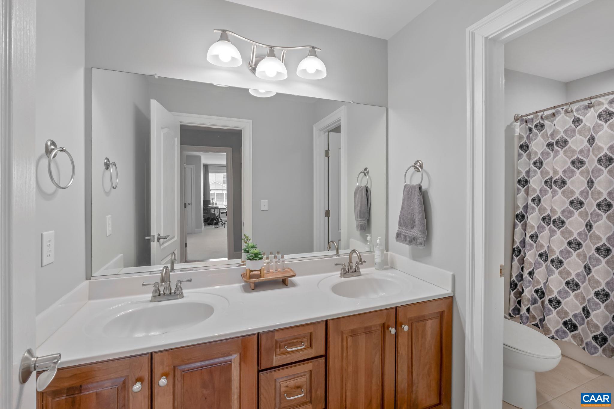 38 WAVERLY CT