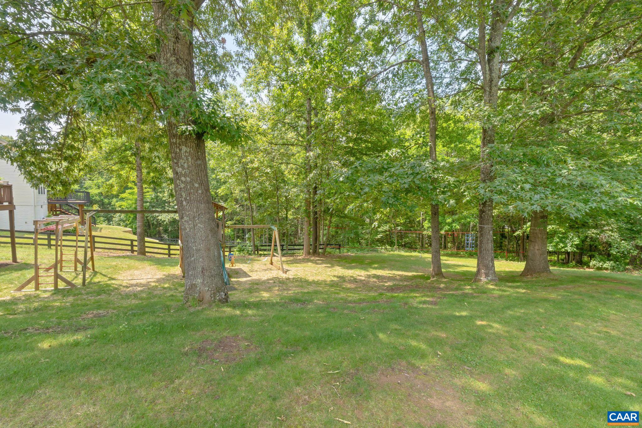 38 WAVERLY CT