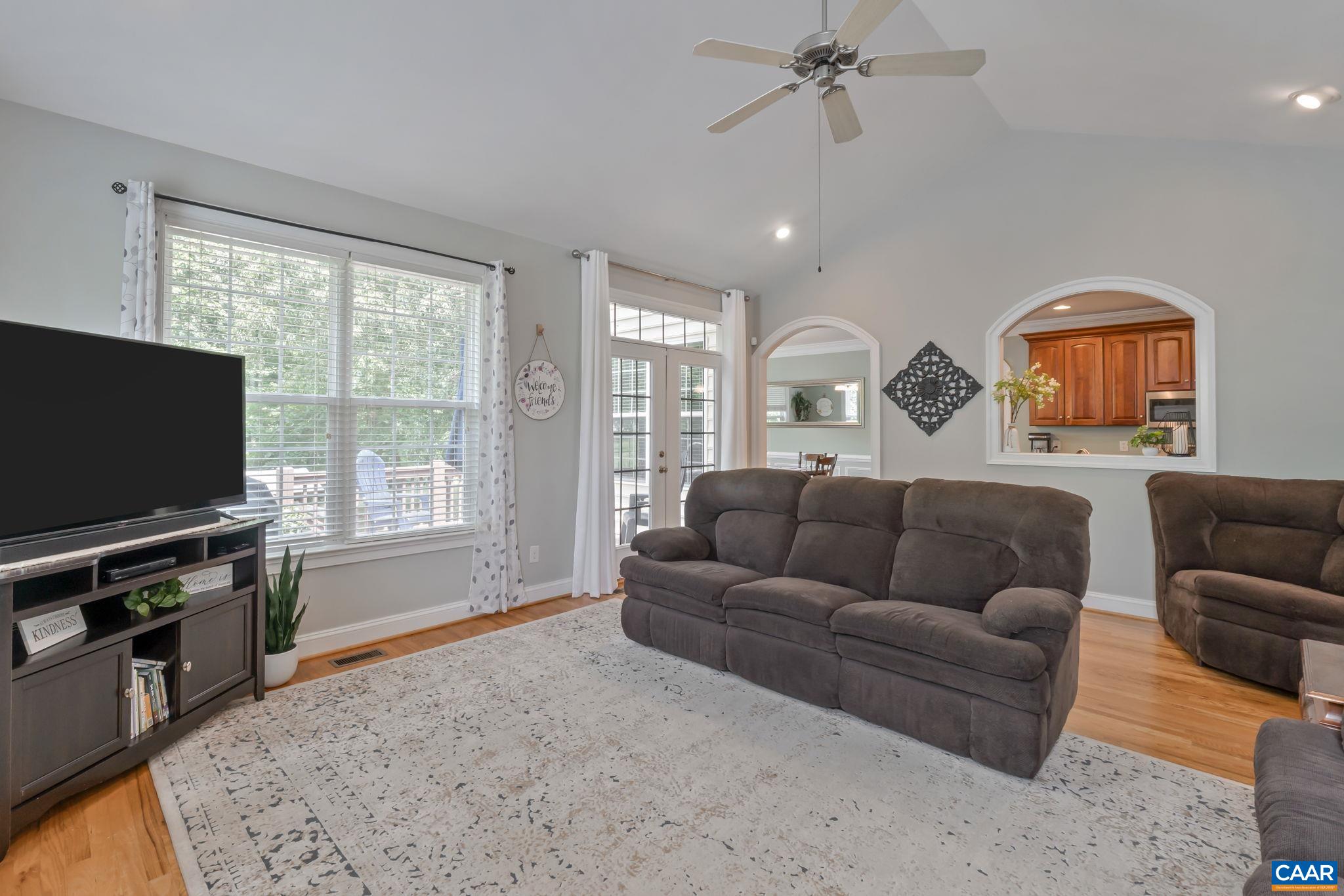 38 WAVERLY CT