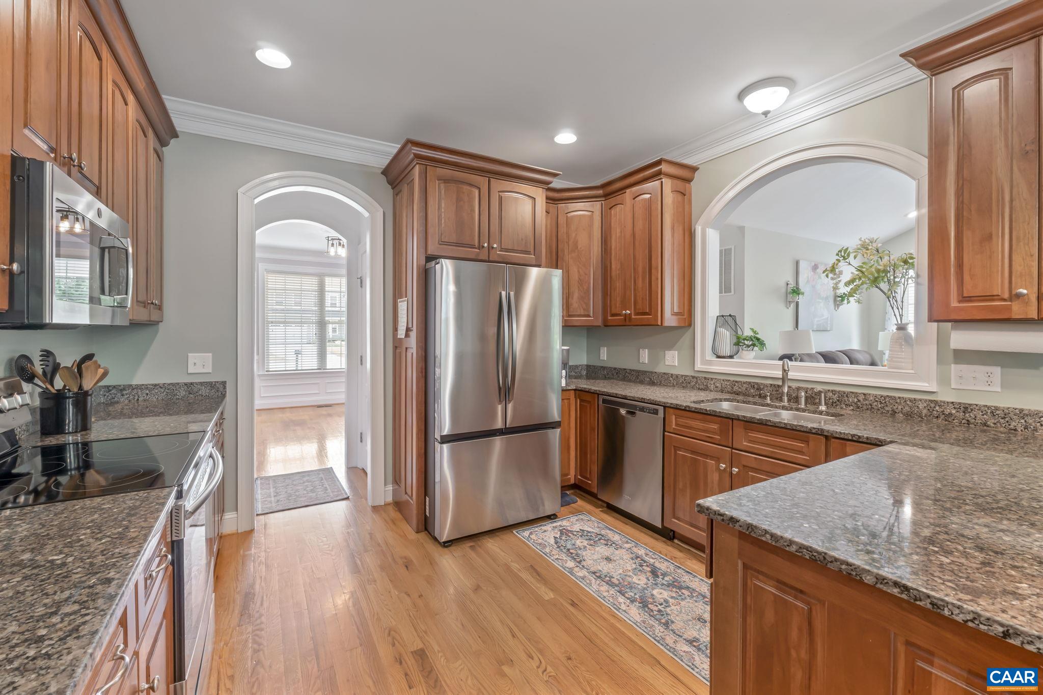 38 WAVERLY CT