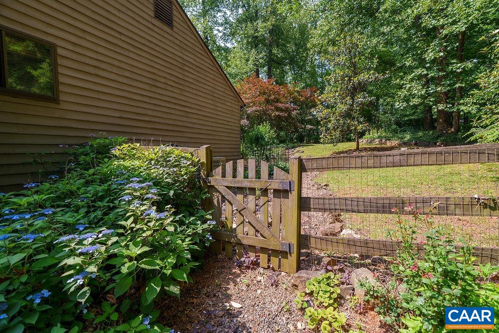 2220 RIDGEWAY LN