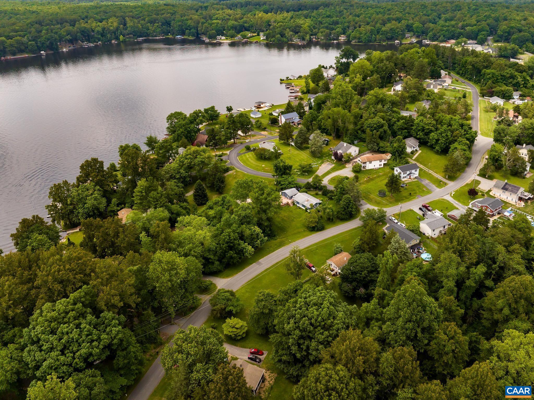 516 S LAKESHORE DR