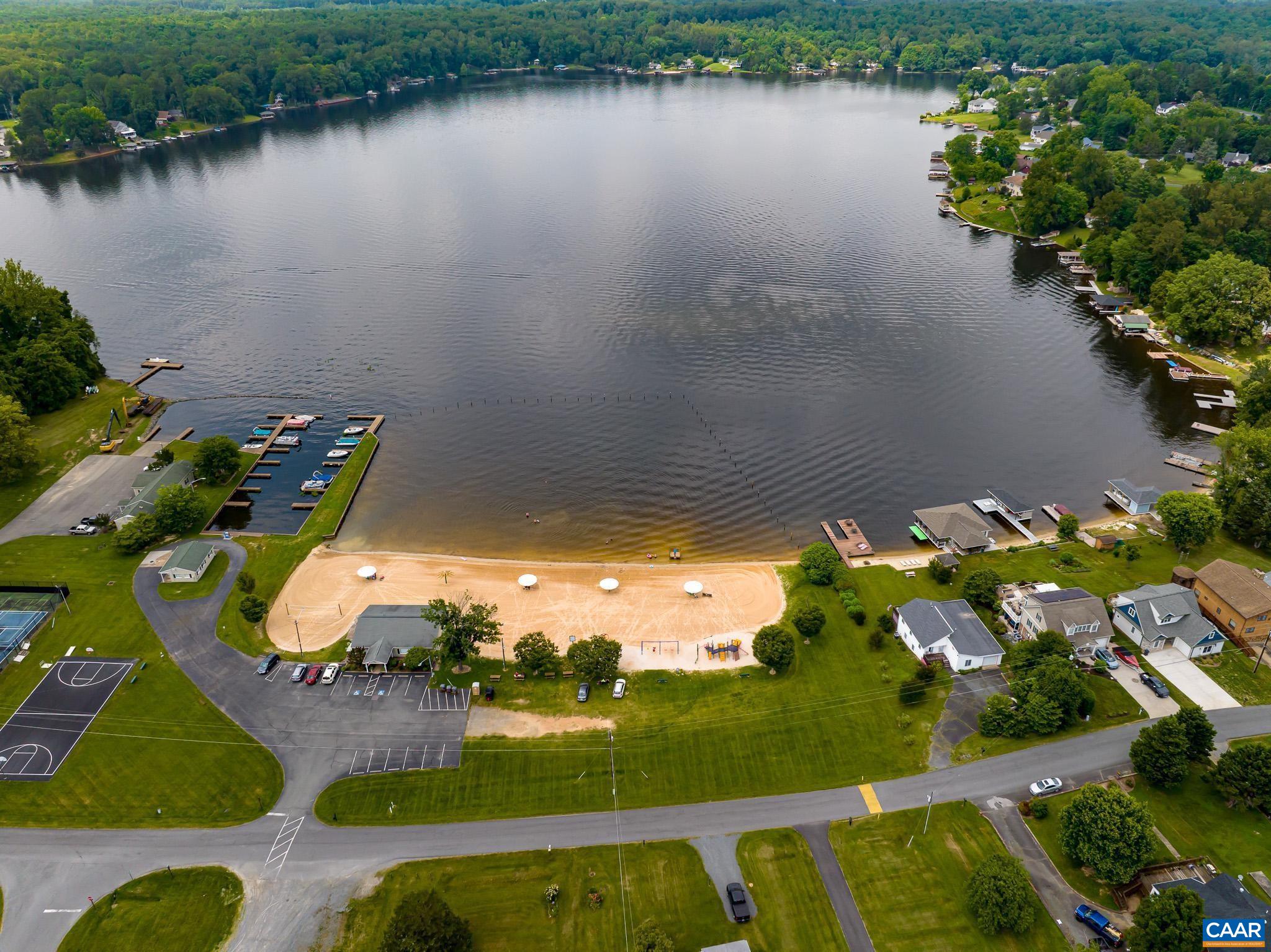 516 S LAKESHORE DR