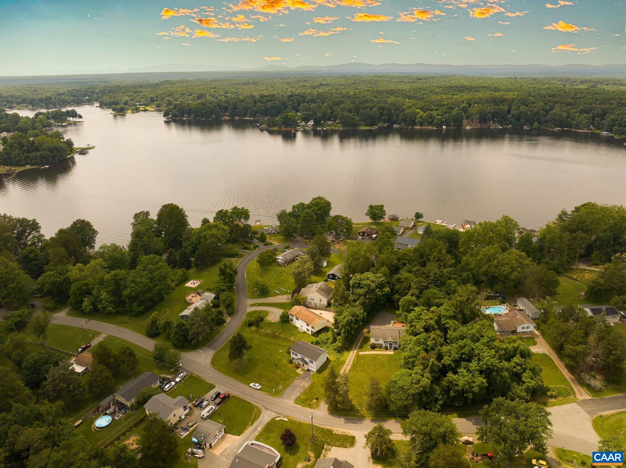 516 S LAKESHORE DR