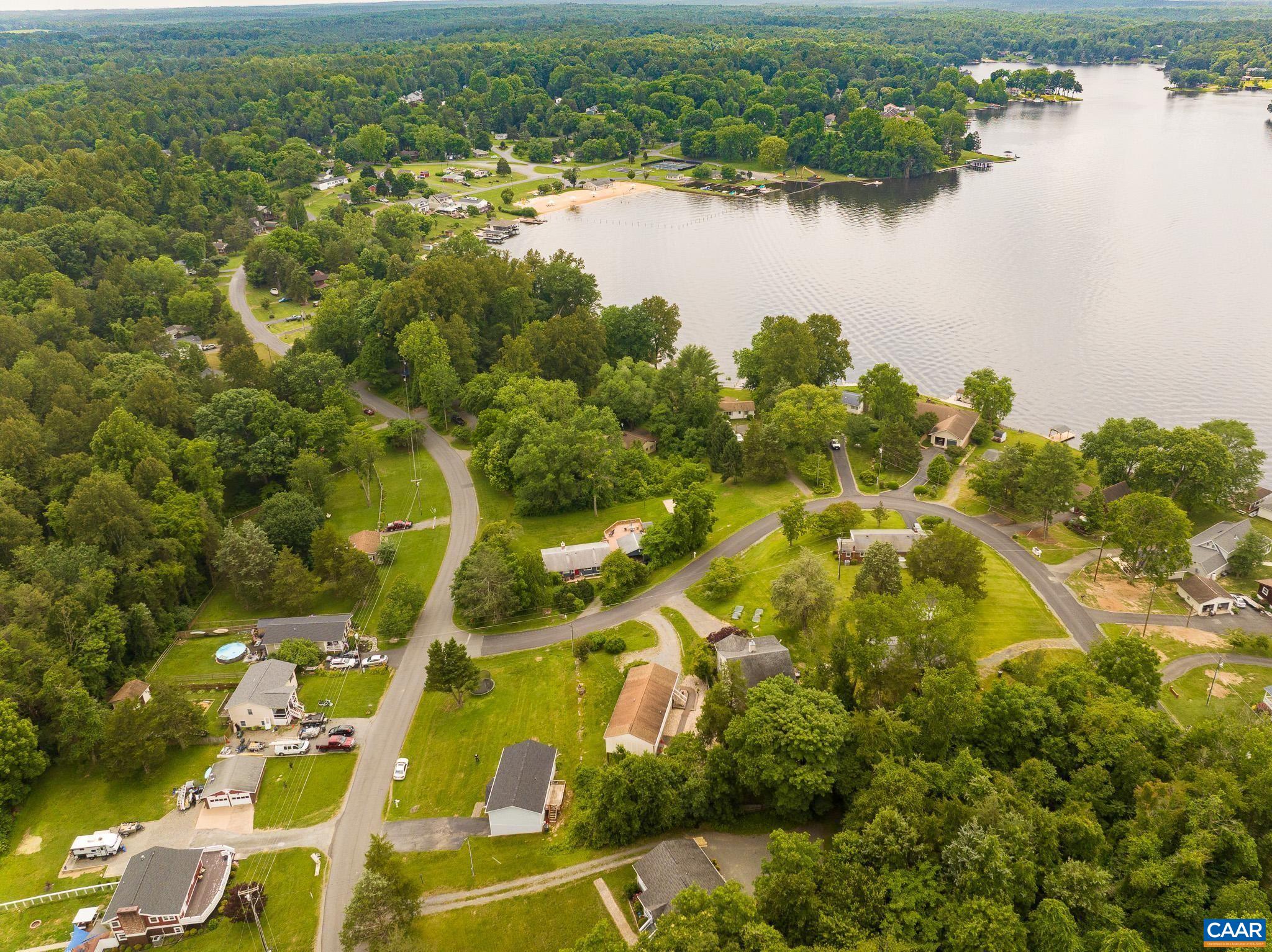 516 S LAKESHORE DR
