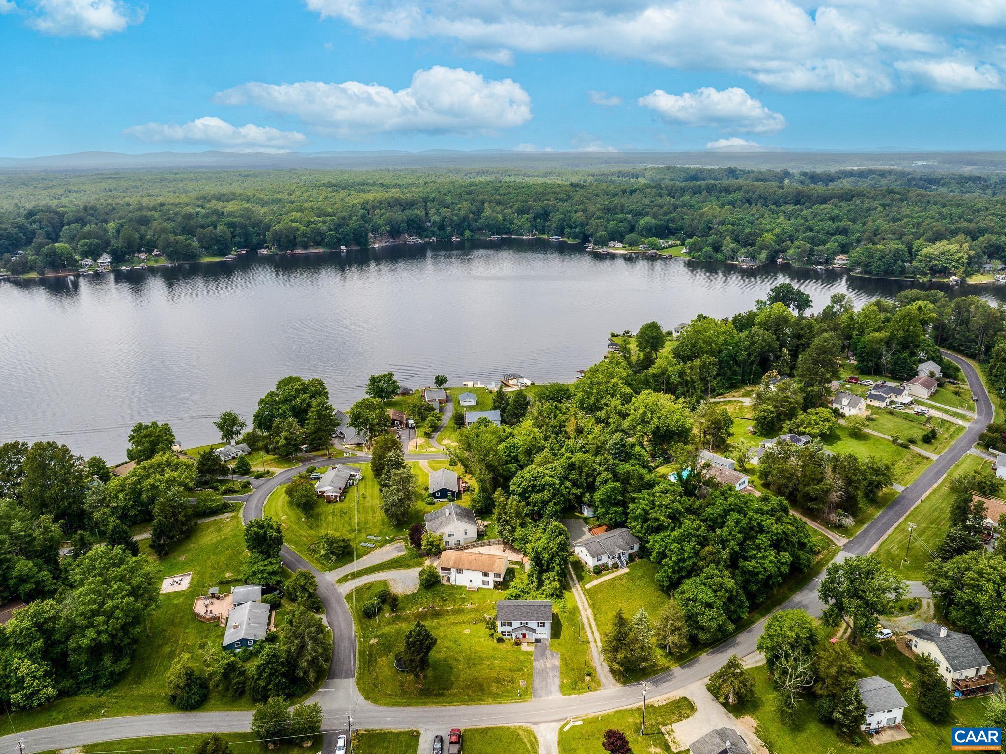 516 S LAKESHORE DR