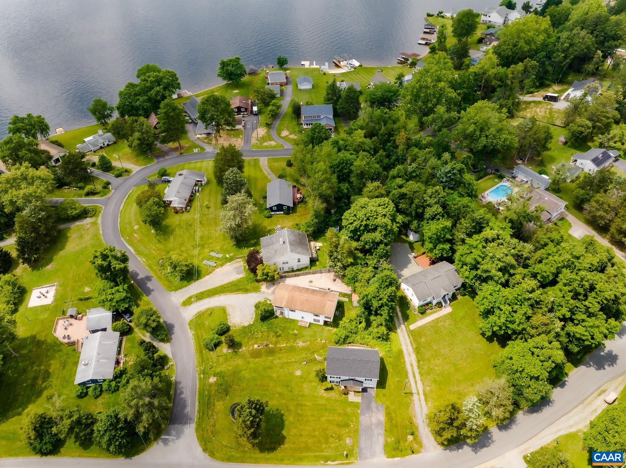516 S LAKESHORE DR