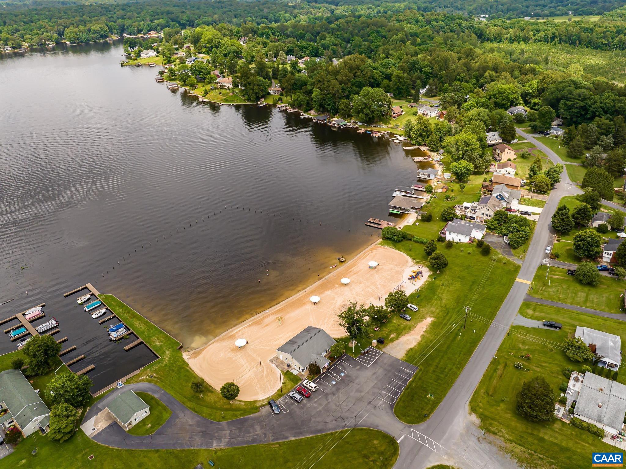 516 S LAKESHORE DR