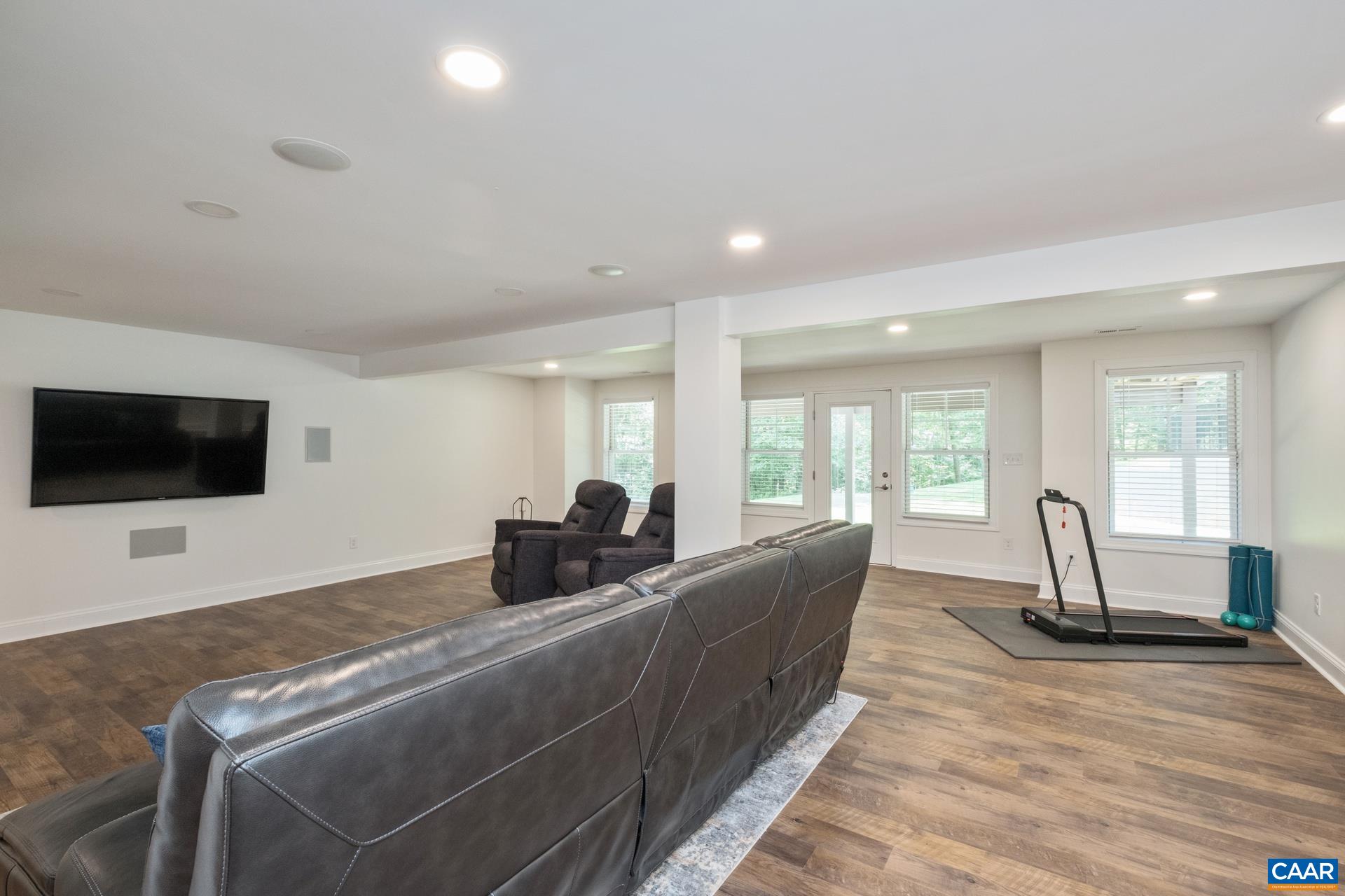 3288 HARDWARE RIVER RD