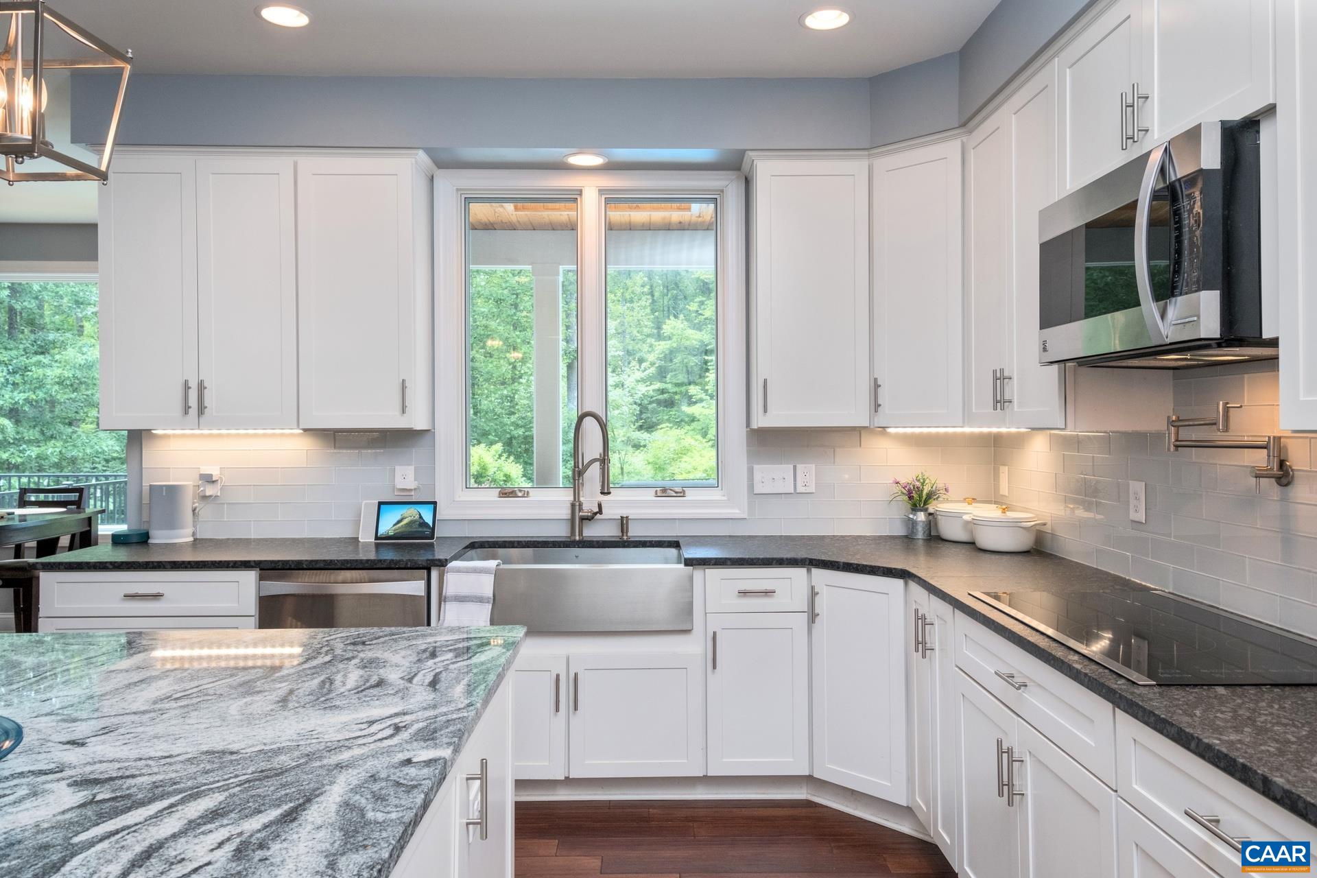 3288 HARDWARE RIVER RD