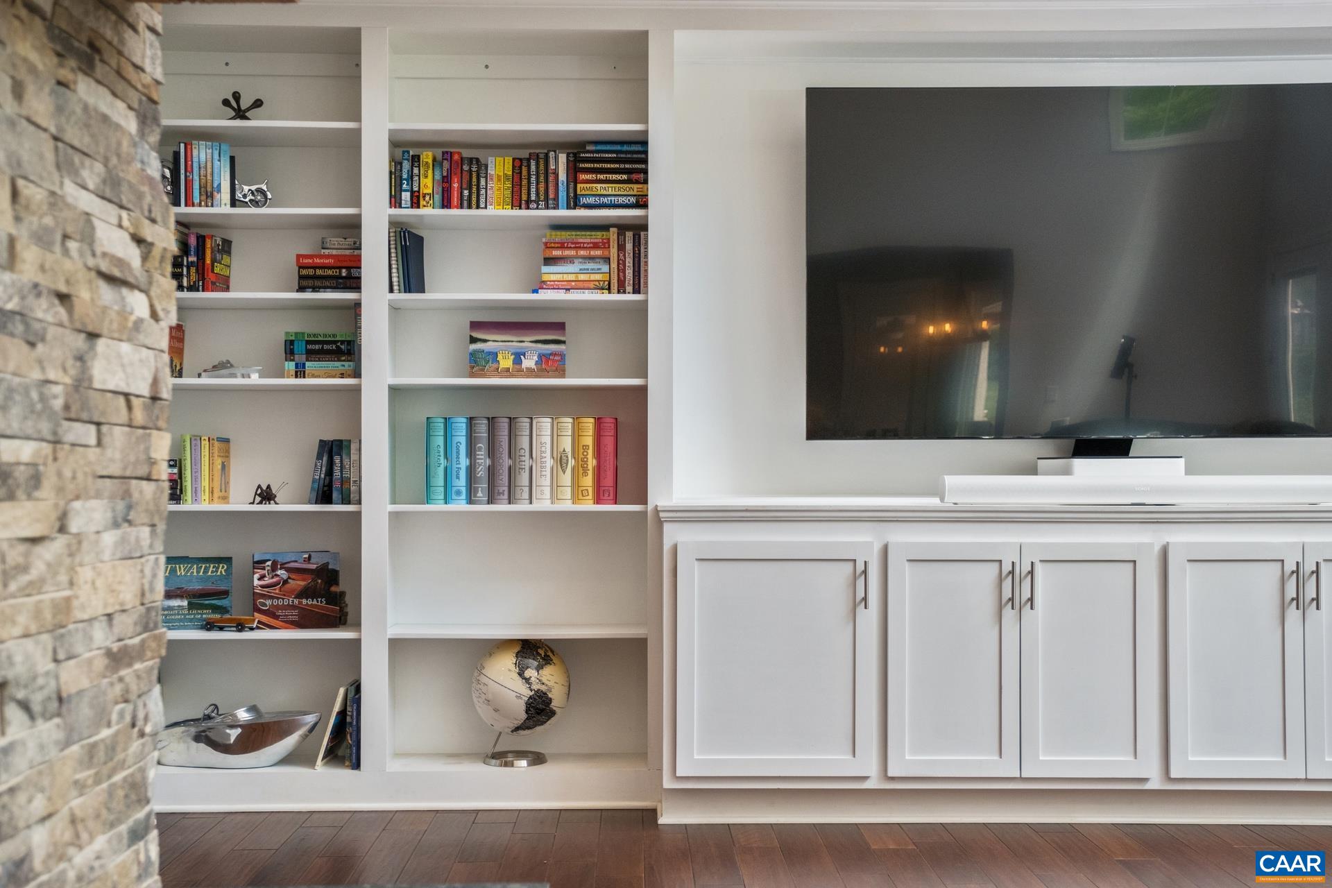 3288 HARDWARE RIVER RD