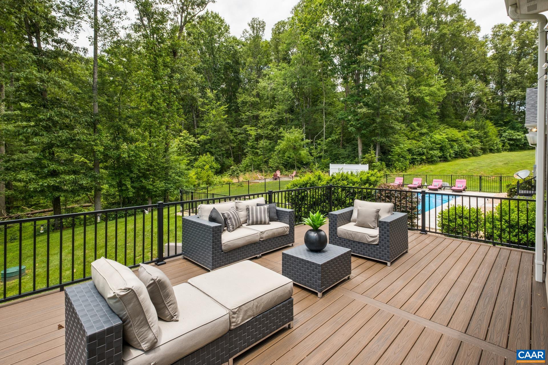 3288 HARDWARE RIVER RD