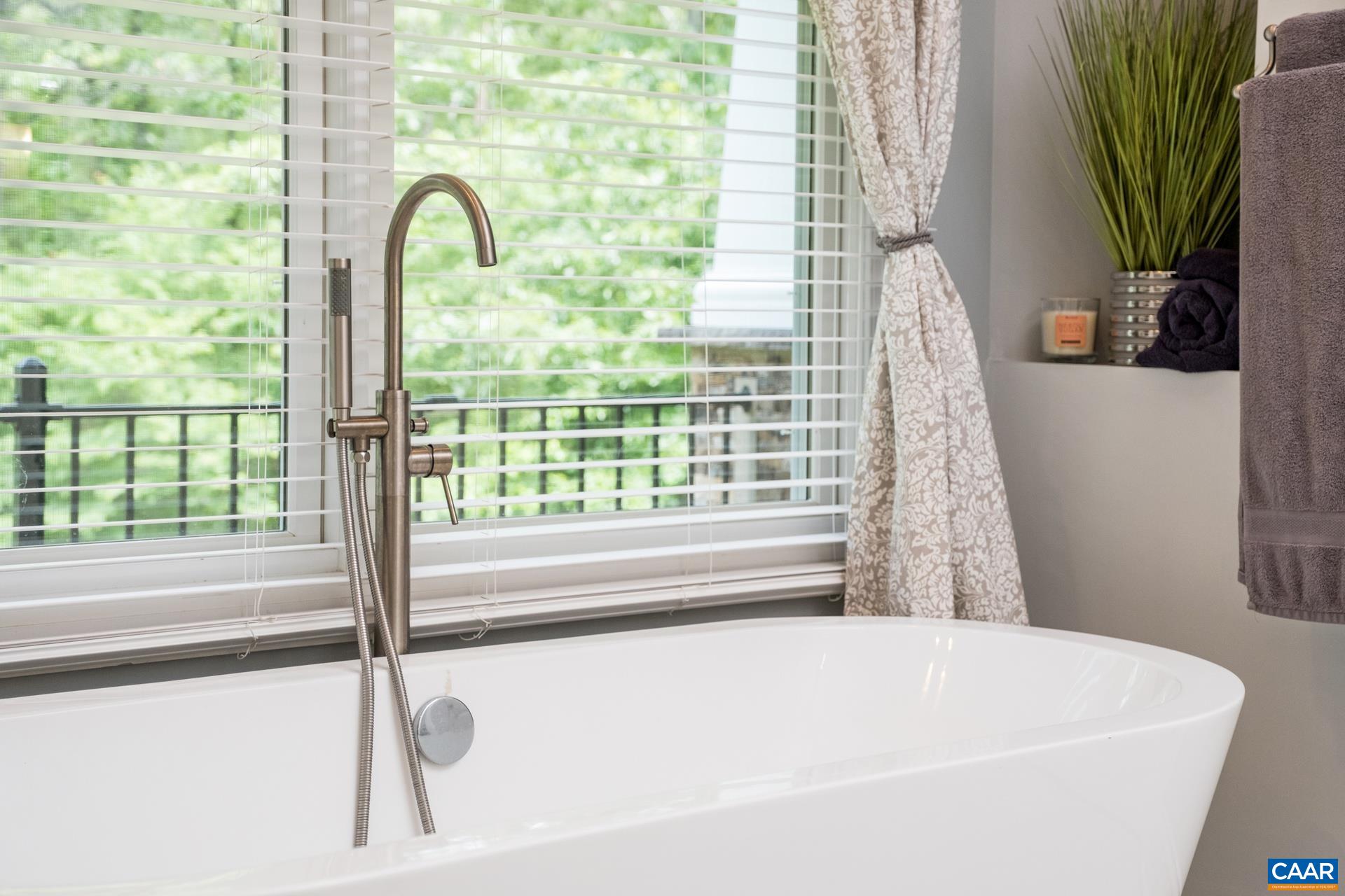 3288 HARDWARE RIVER RD