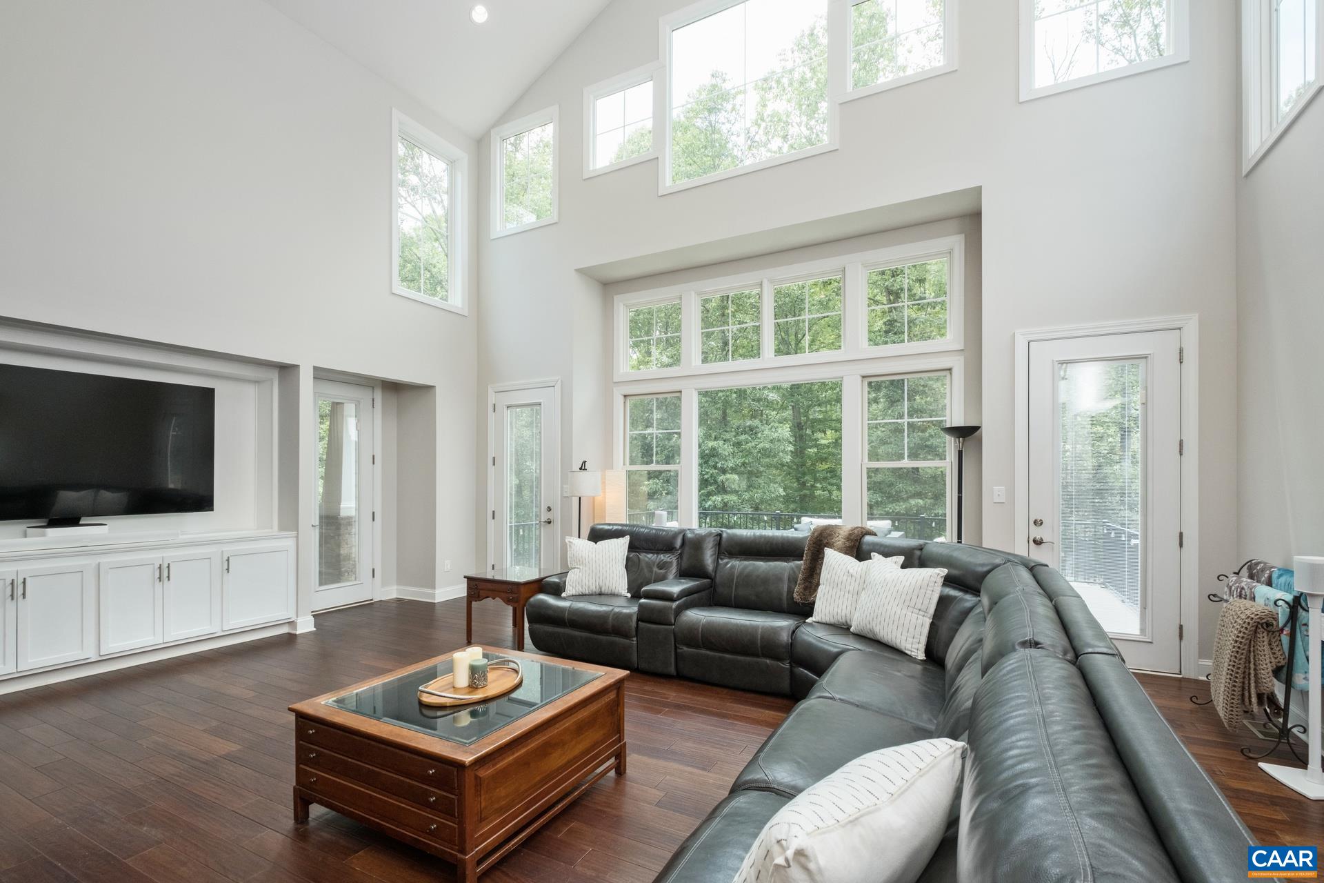 3288 HARDWARE RIVER RD